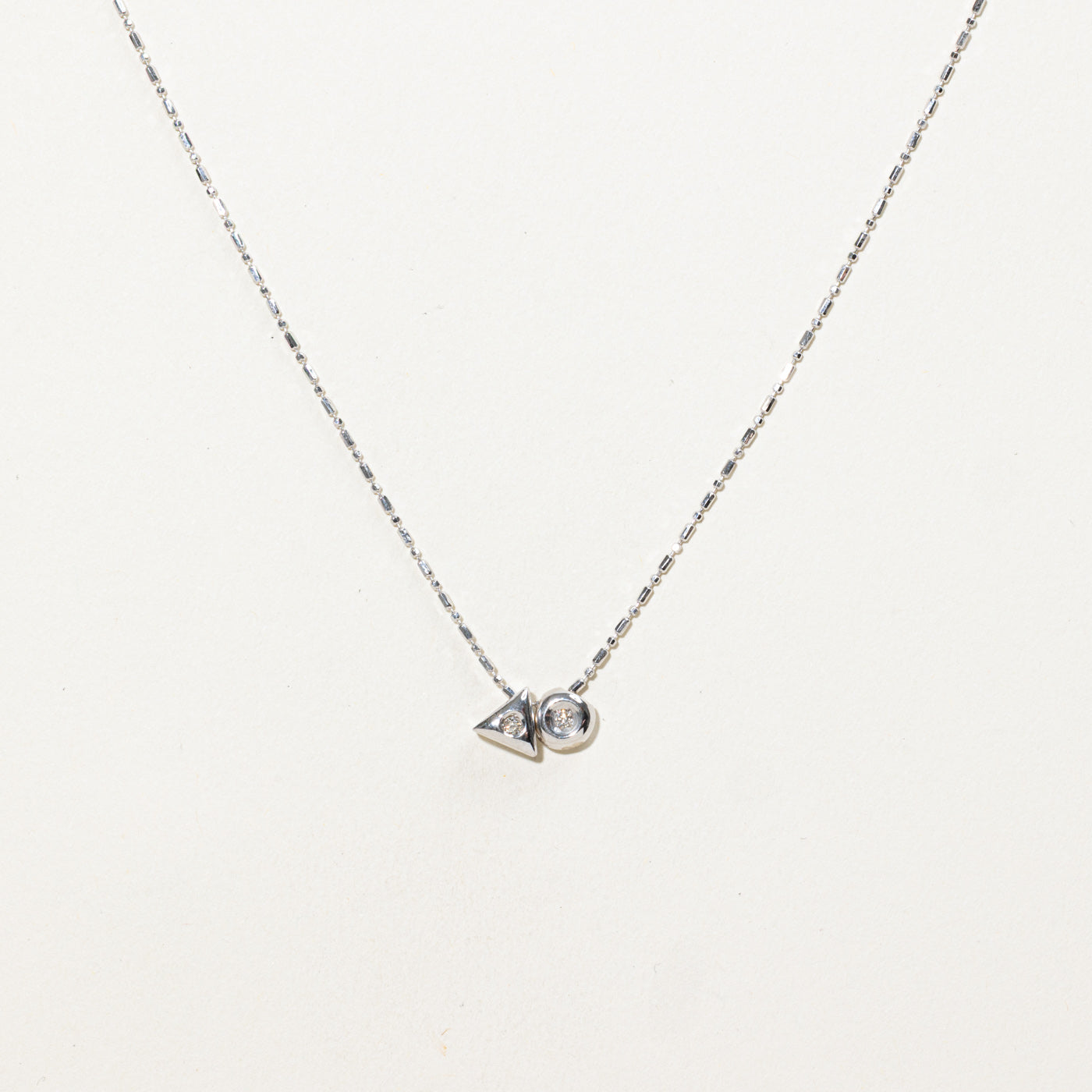 Collier pendentif géométrique en diamant 18 carats | 38 cm