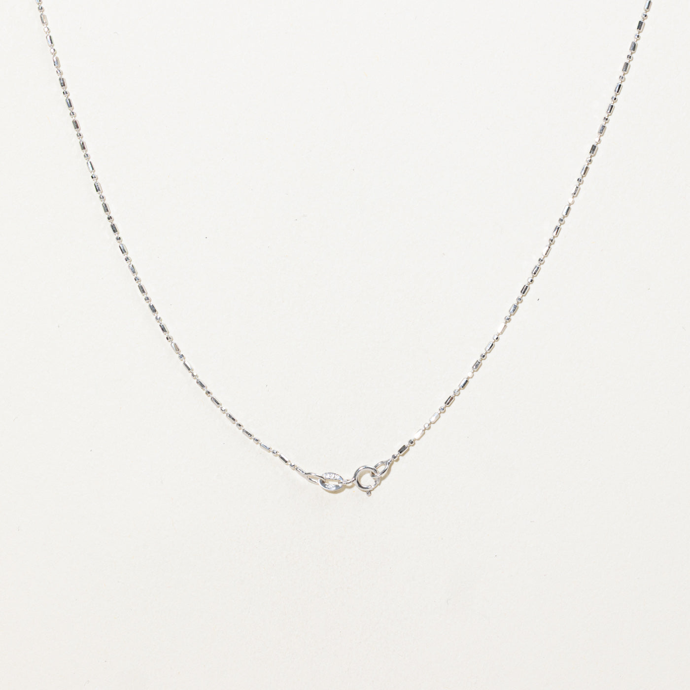 Collier pendentif géométrique en diamant 18 carats | 38 cm