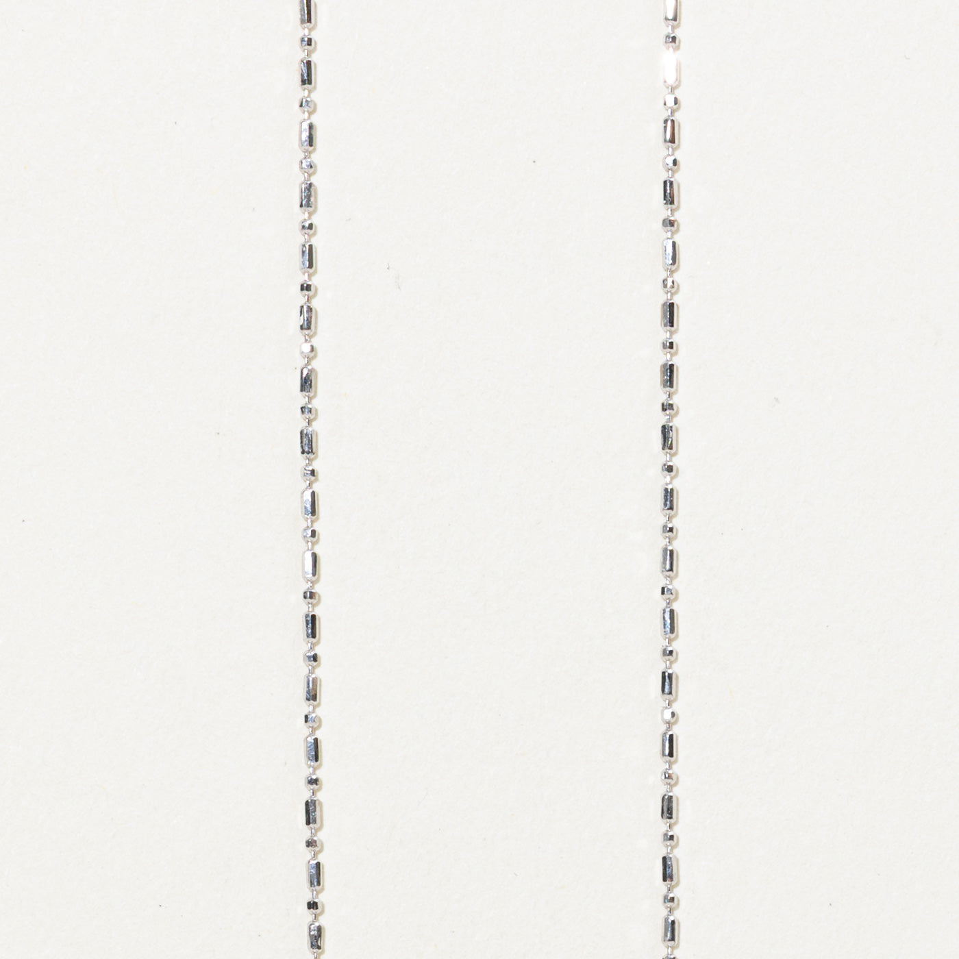 Collier pendentif géométrique en diamant 18 carats | 38 cm