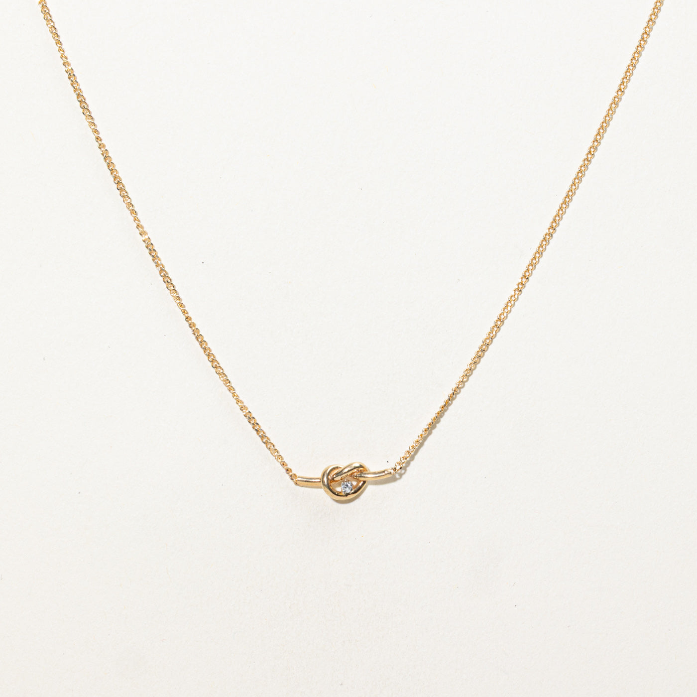 Collier pendentif nœud en or 14 carats et diamants | 35,5 cm