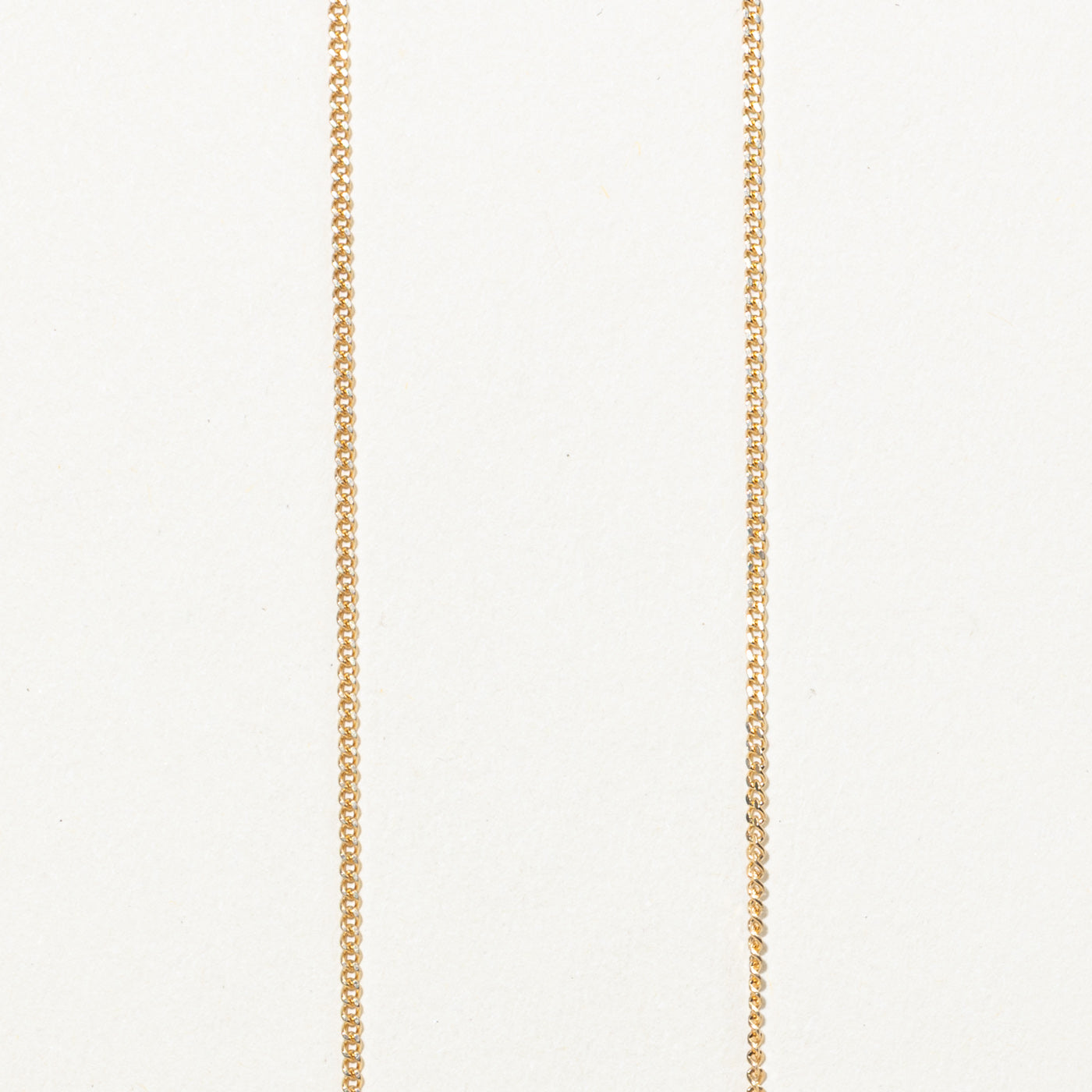 Collier pendentif nœud en or 14 carats et diamants | 35,5 cm