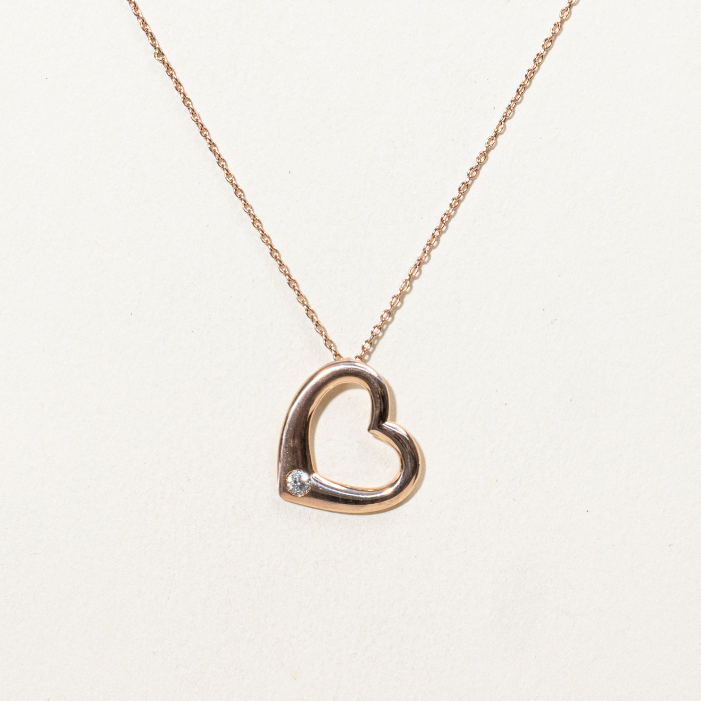 Collier pendentif cœur ouvert en or 10 carats et diamants | 45,7 cm