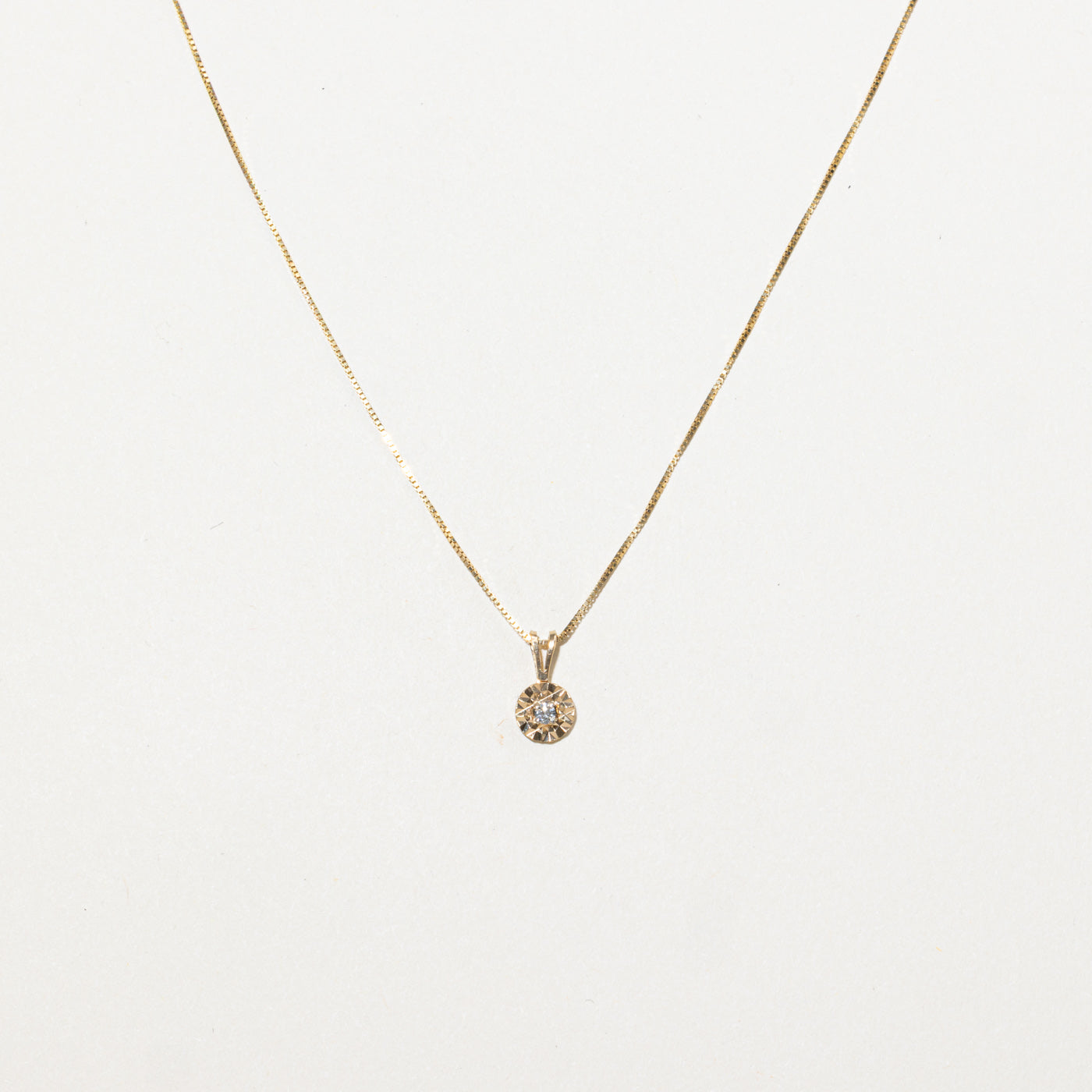 14K Diamond Textured Circle Pendant Necklace | 18"