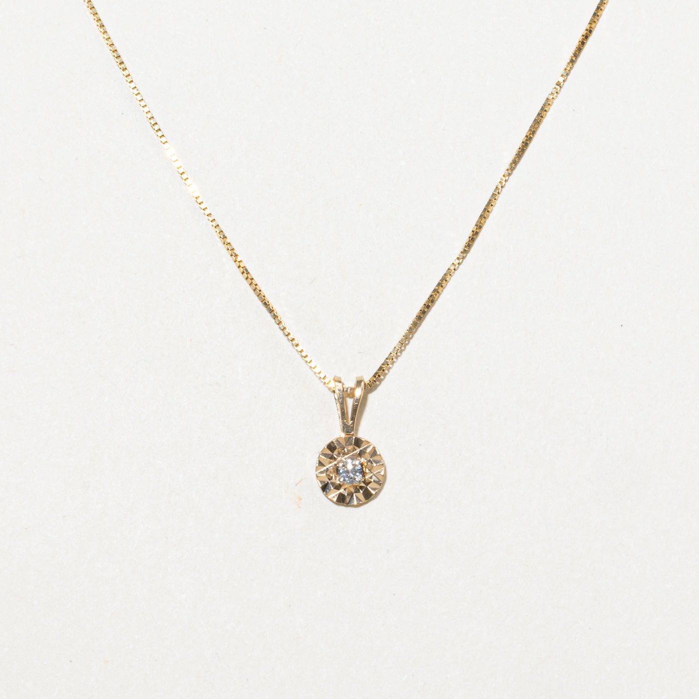 14K Diamond Textured Circle Pendant Necklace | 18"