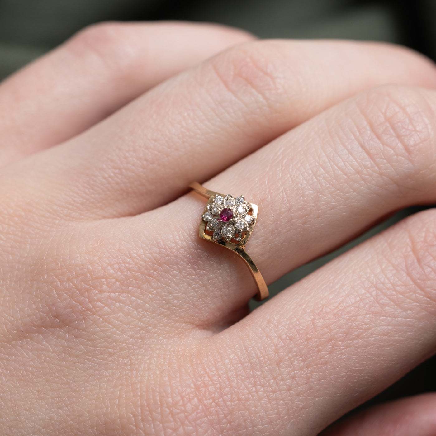 14k Ruby & Diamond Flower Ring | SZ 6.5