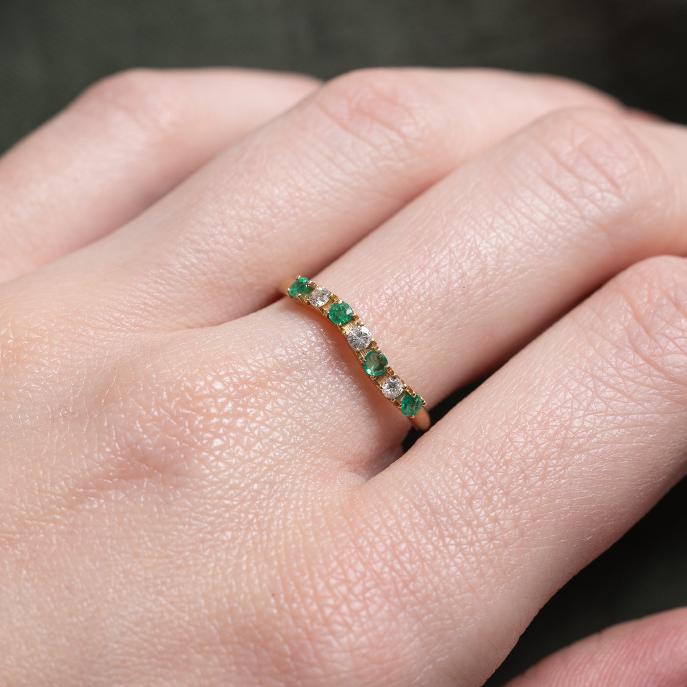 10k Seven Stone Emerald & Diamond Wave Band | SZ 7.0