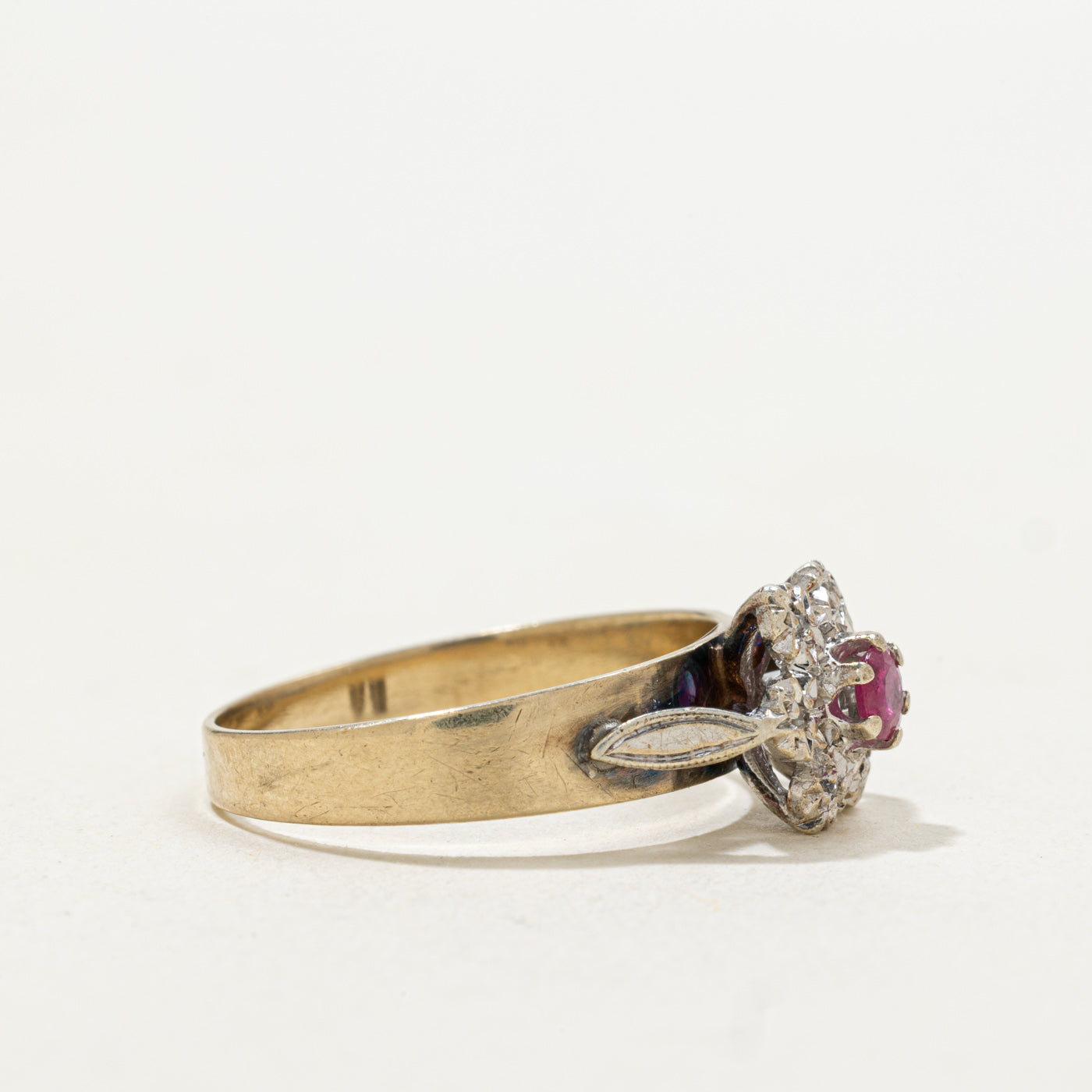 9k Ruby & Diamond Flower Ring | SZ 8.25