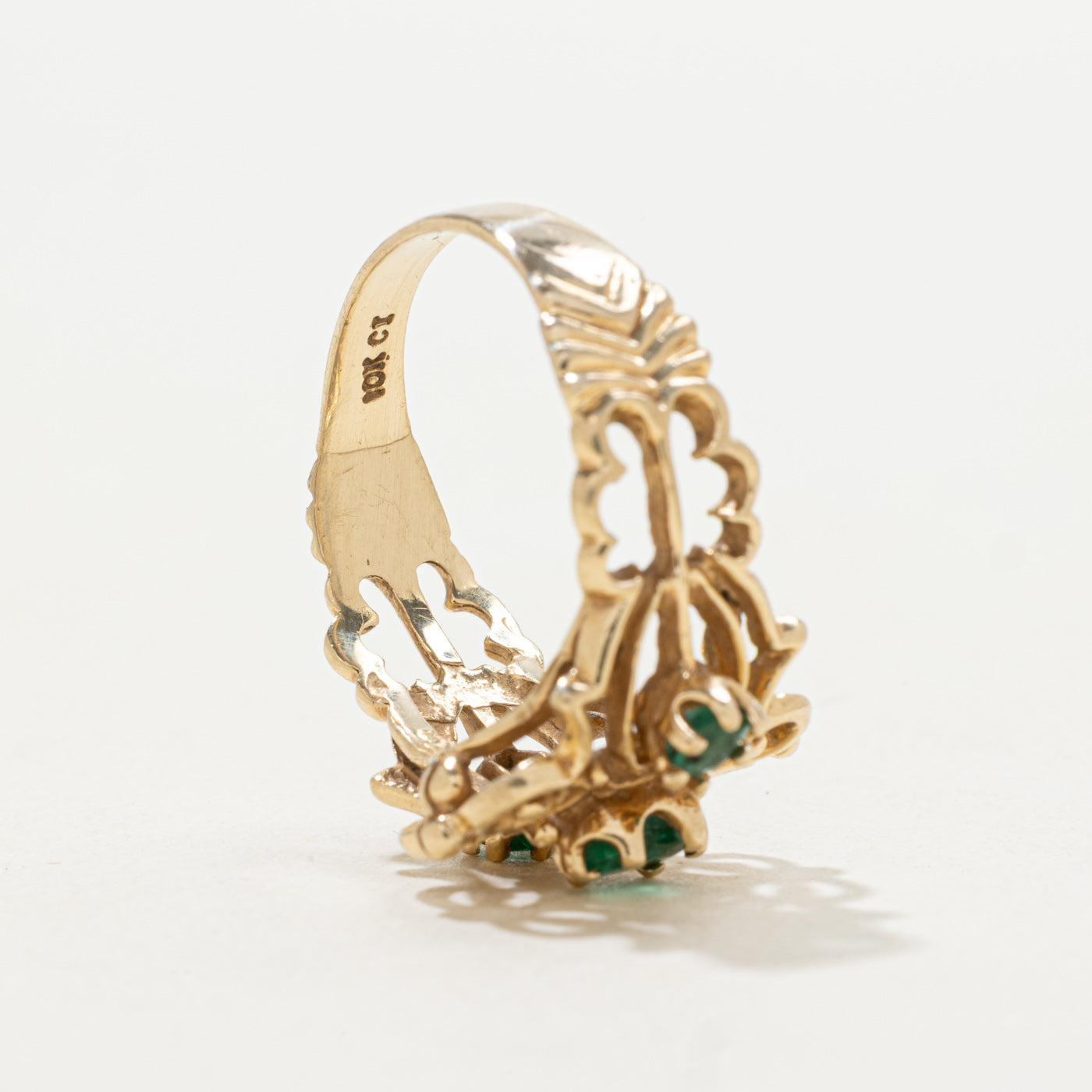 10k Three Stone Emerald Ornate Scrollwork Ring | SZ 7.0