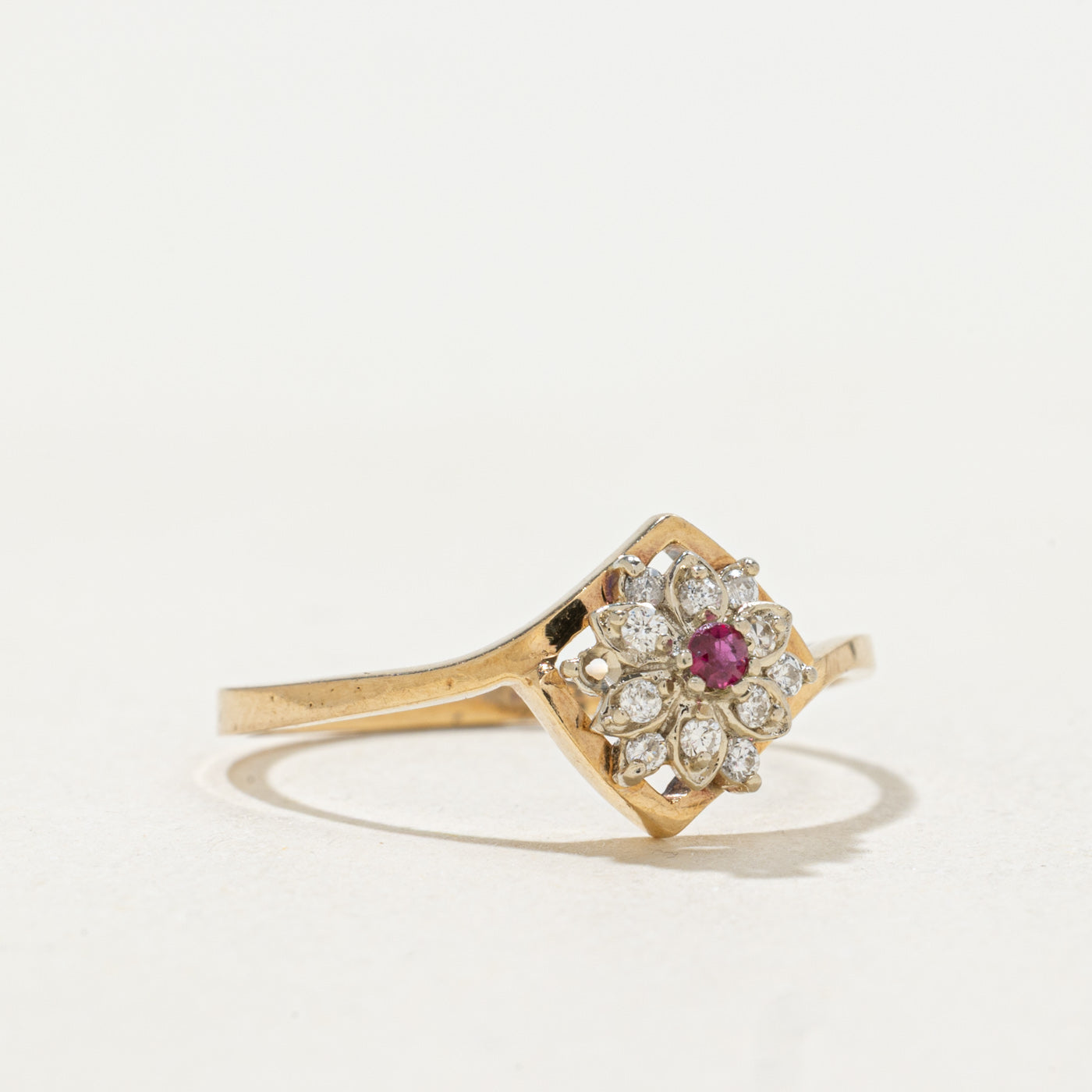 14k Ruby & Diamond Flower Ring | SZ 6.5
