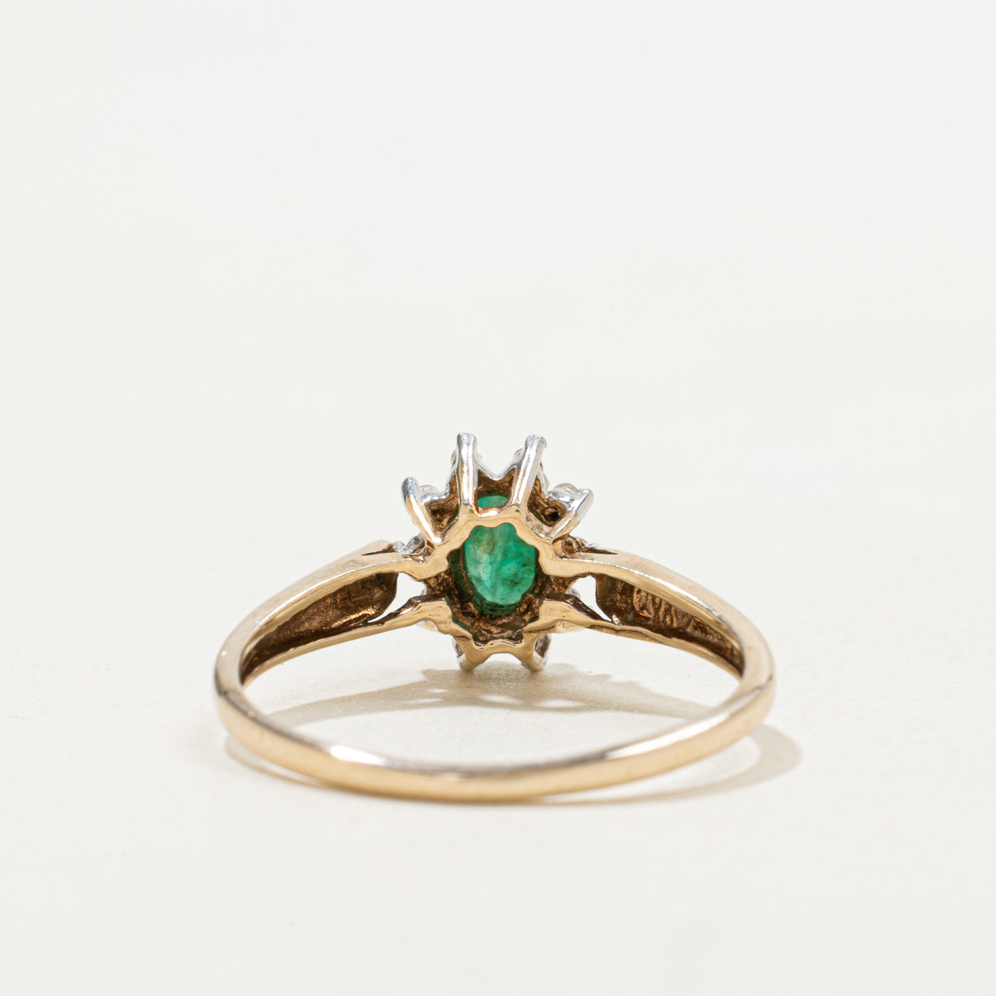 10k Oval Cut Emerald & Diamond Petal Halo Ring | SZ 7.0