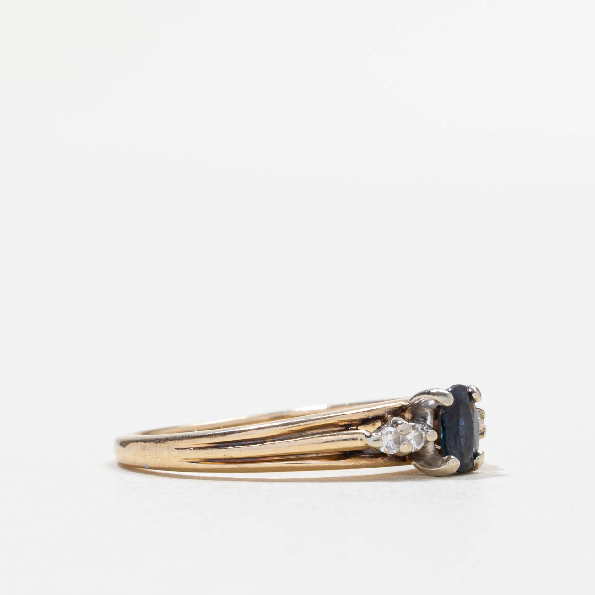 10k Sapphire & Diamond Accented Grooved Ring | SZ 6.75