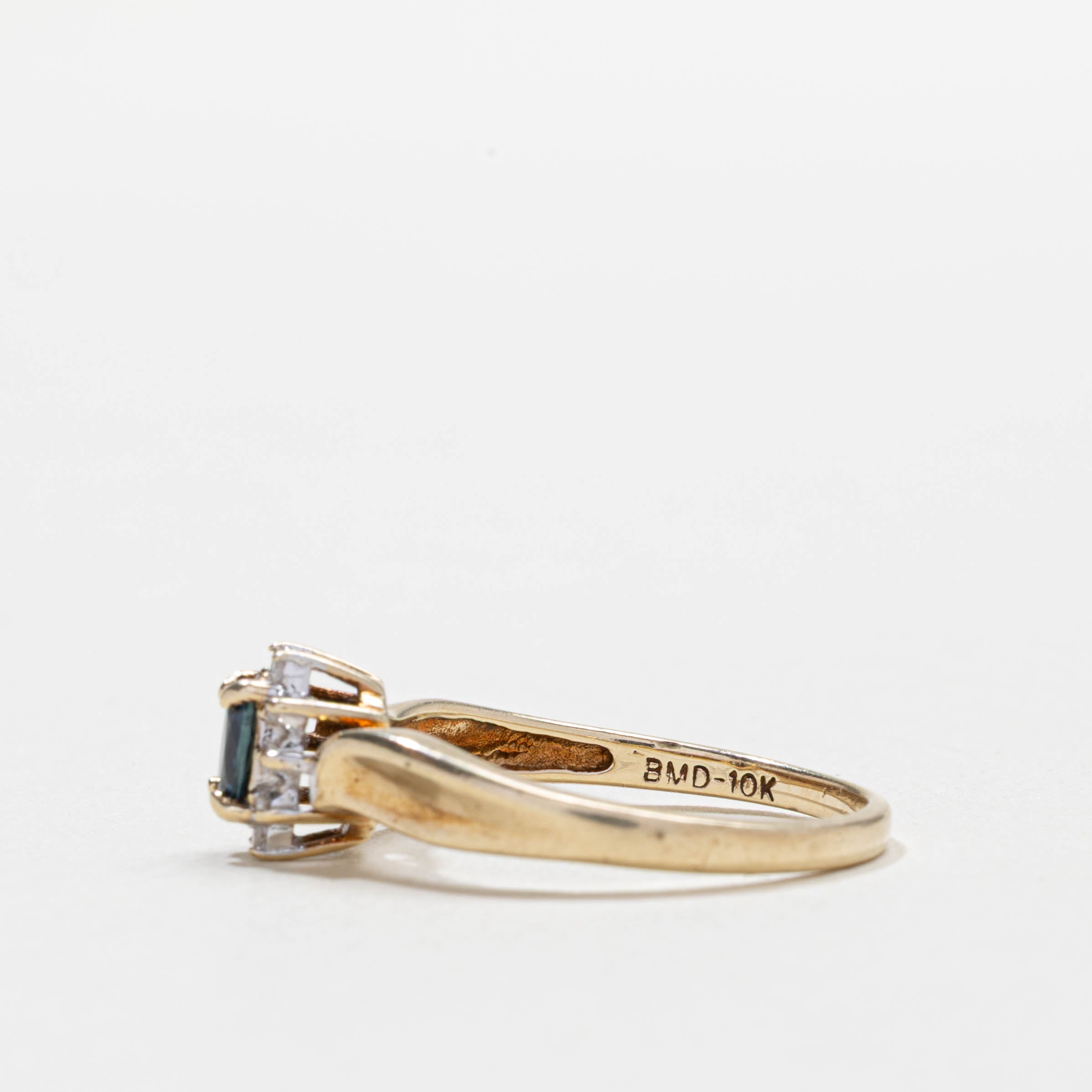 10k Oval Cut Sapphire & Diamond Petal Halo Ring | SZ 6.75