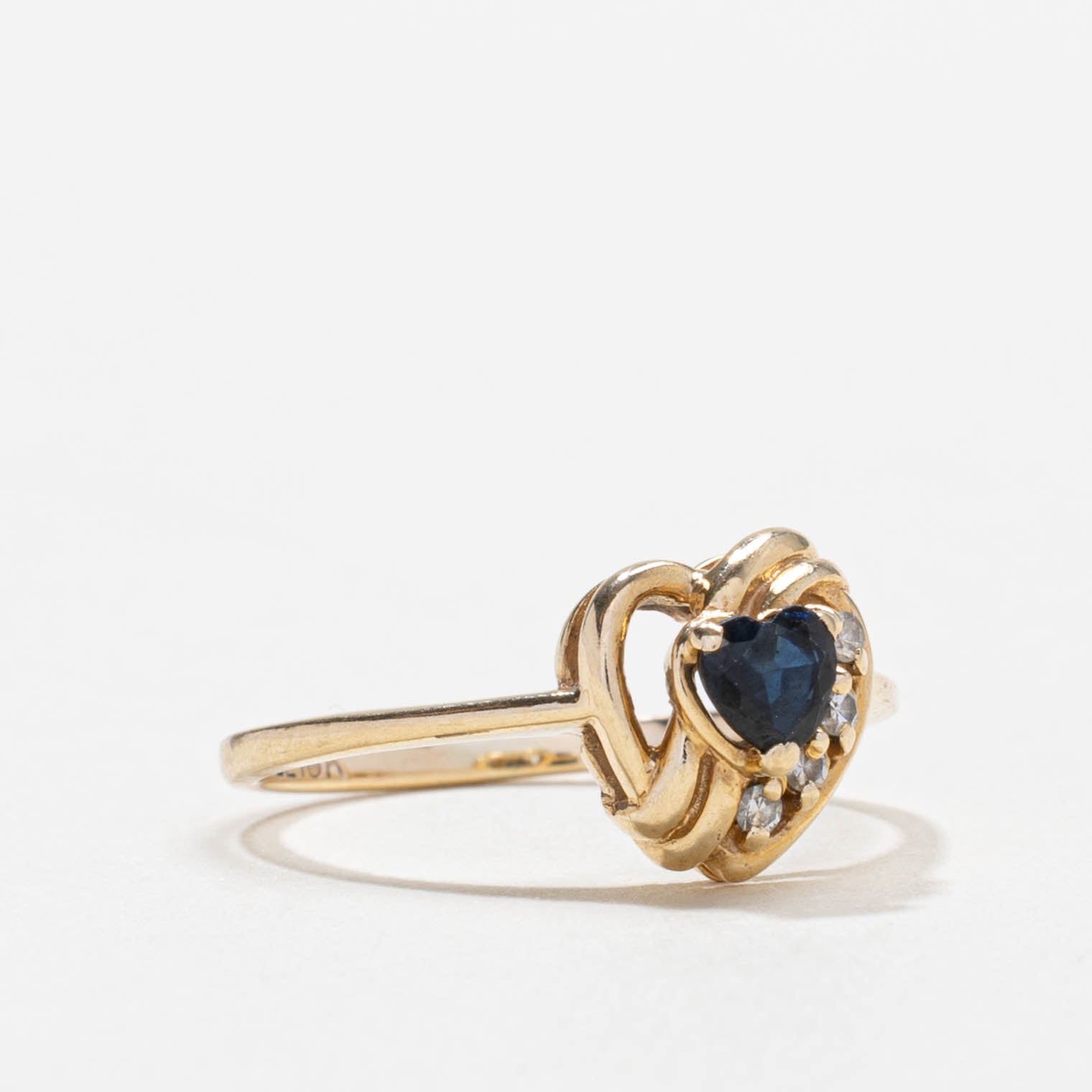10k Sapphire & Diamond Grooved Heart Ring | SZ 5.25