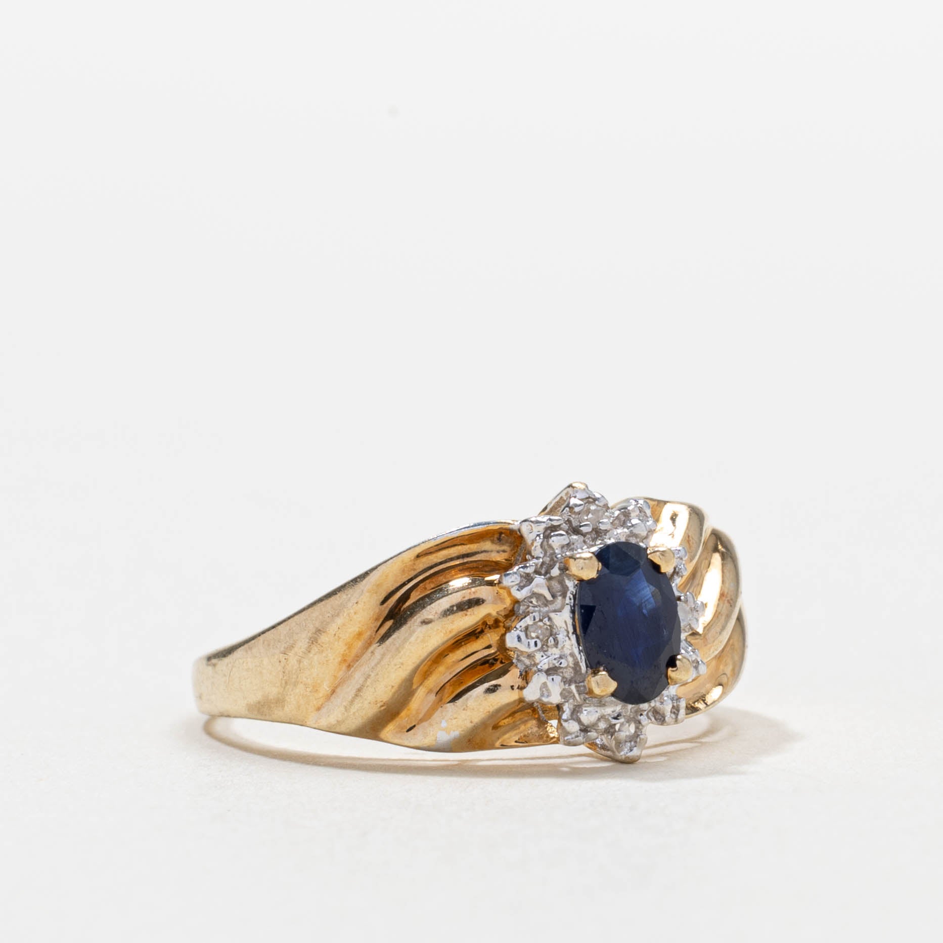 10k Sapphire & Diamond Petal Halo Grooved Ring | SZ 6.75