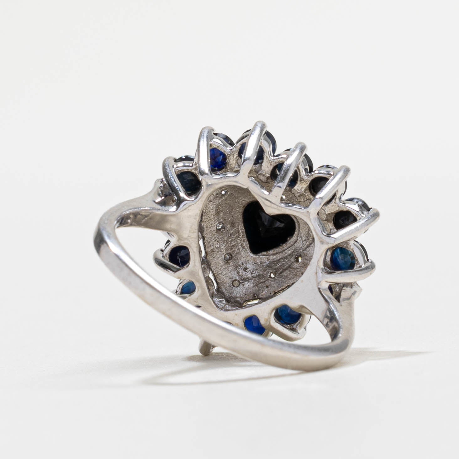 10k Heart Cut Sapphire & Diamond Petal Halo Ring | SZ 6.25