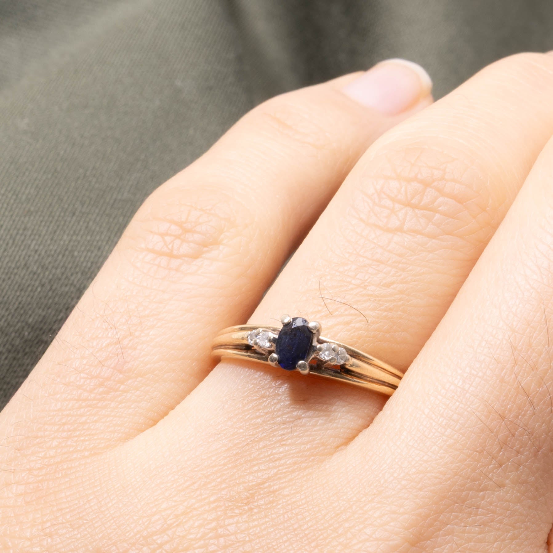 10k Sapphire & Diamond Accented Grooved Ring | SZ 6.75