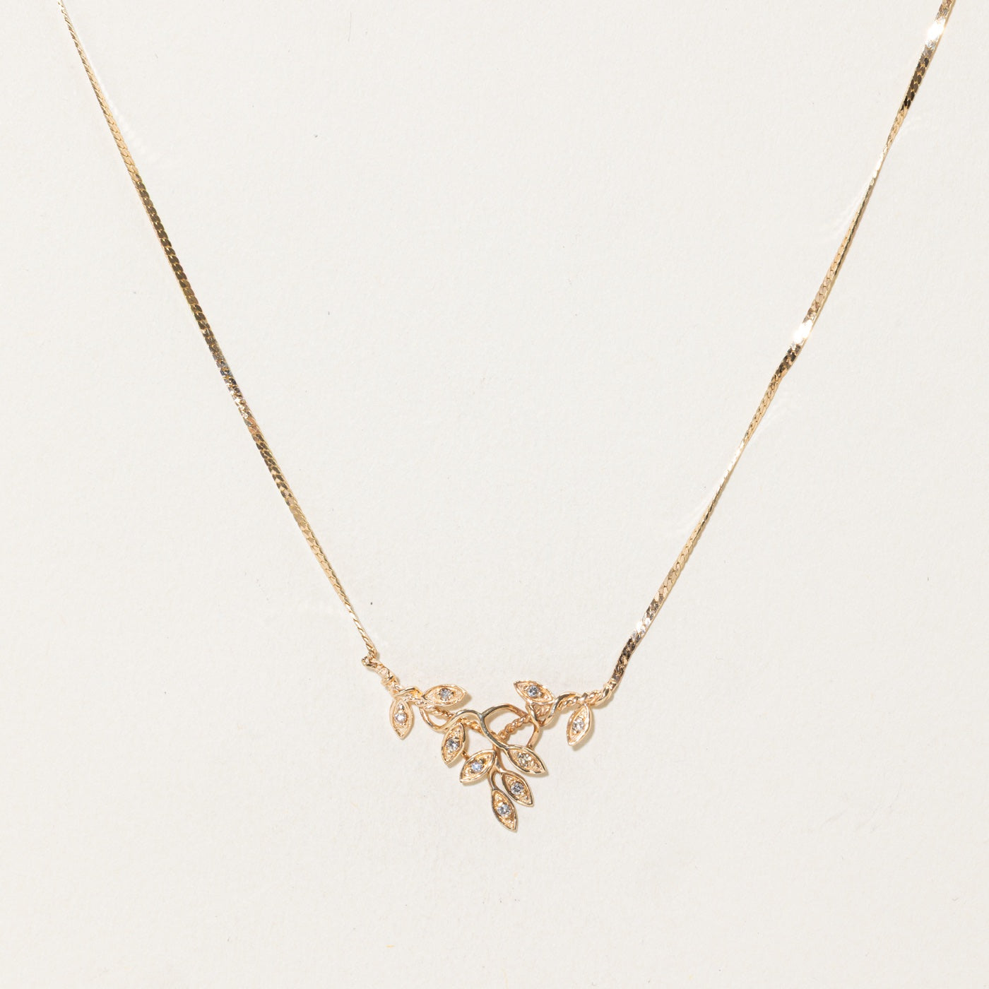 10k Scattered Diamond Vine Pendant Necklace | 16"