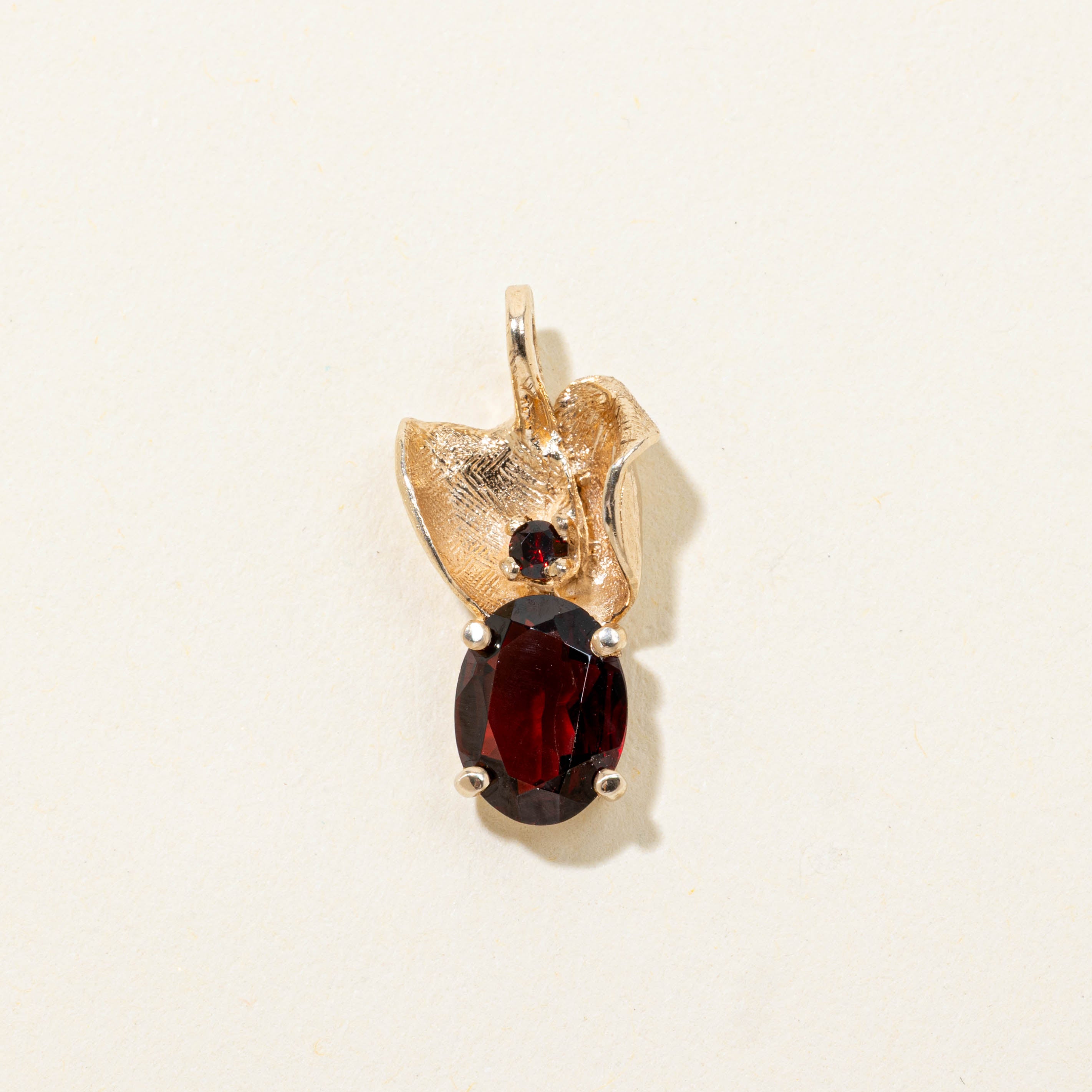 10k Garnet Floral Pendant | 1.50ctw