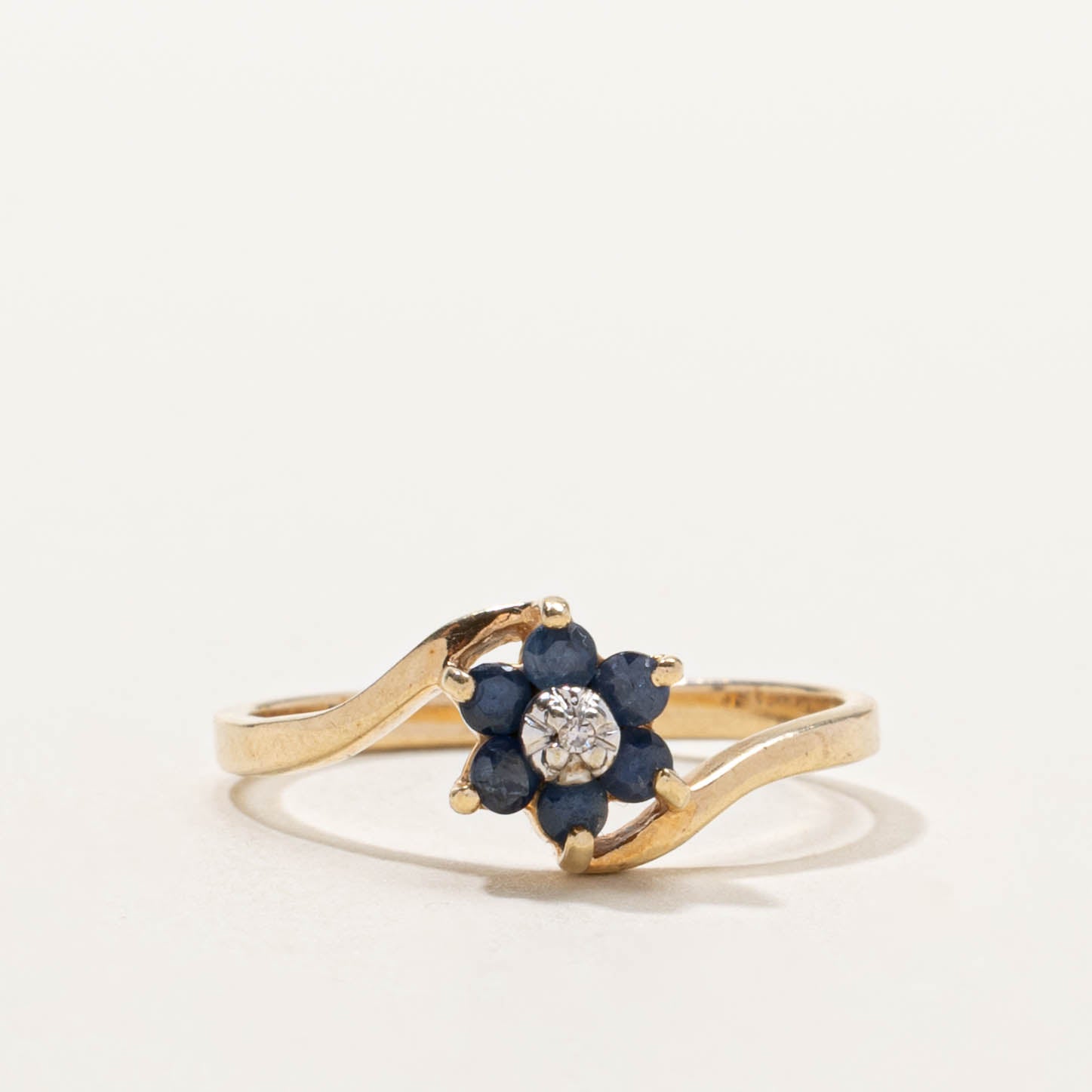 10k Sapphire Daisy Cluster Bypass Ring | SZ 6.25