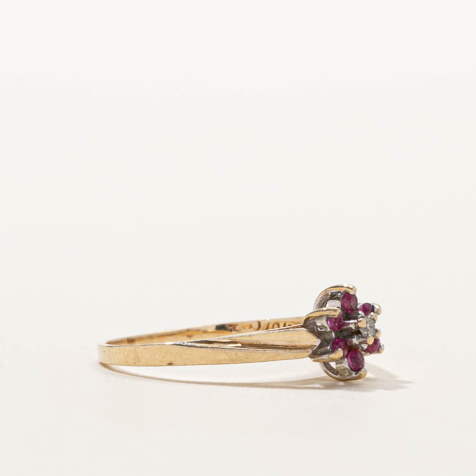 10k Ruby Daisy Cluster Ring | SZ 6.25