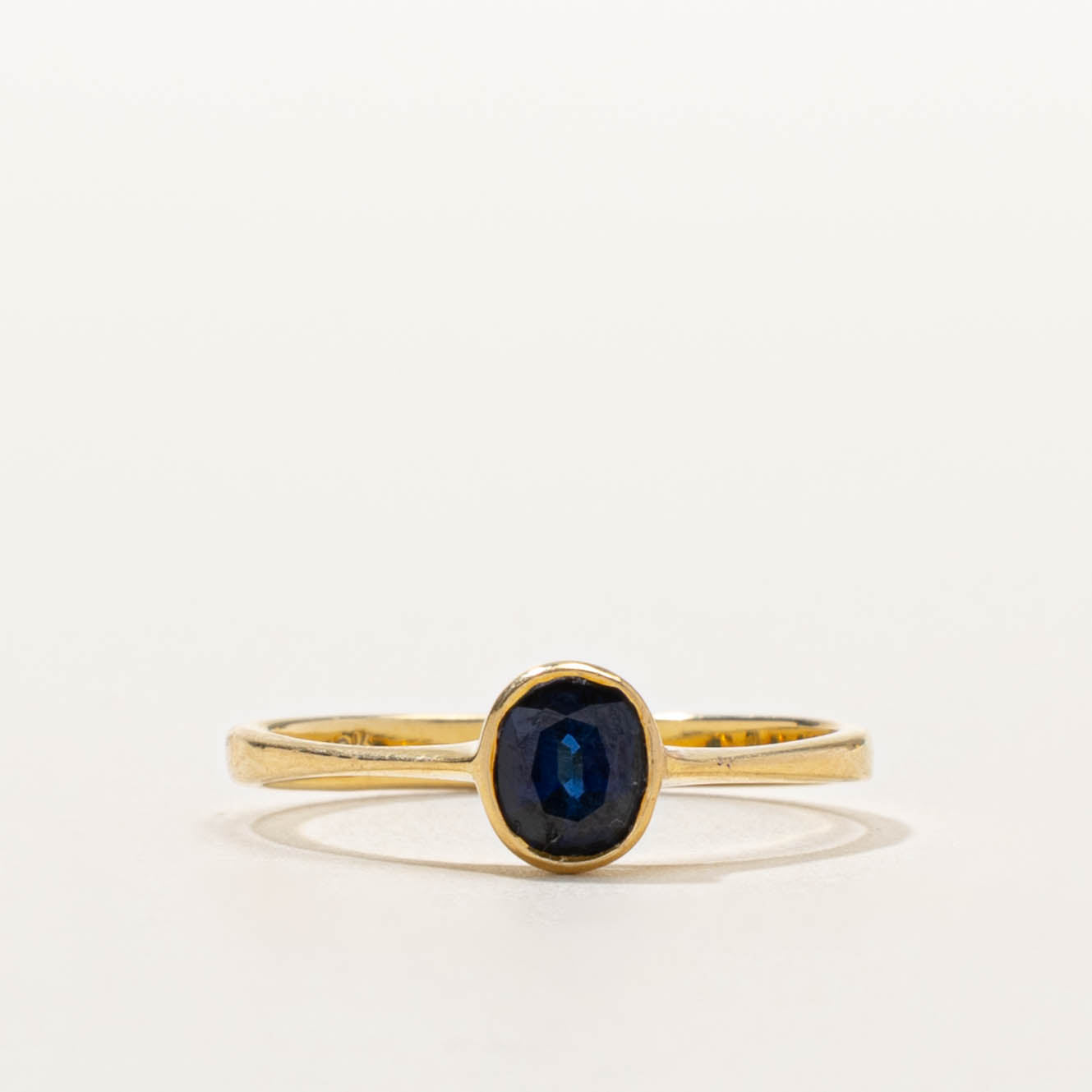 18k Solitaire Bezel Set Sapphire Ring | SZ 5.75