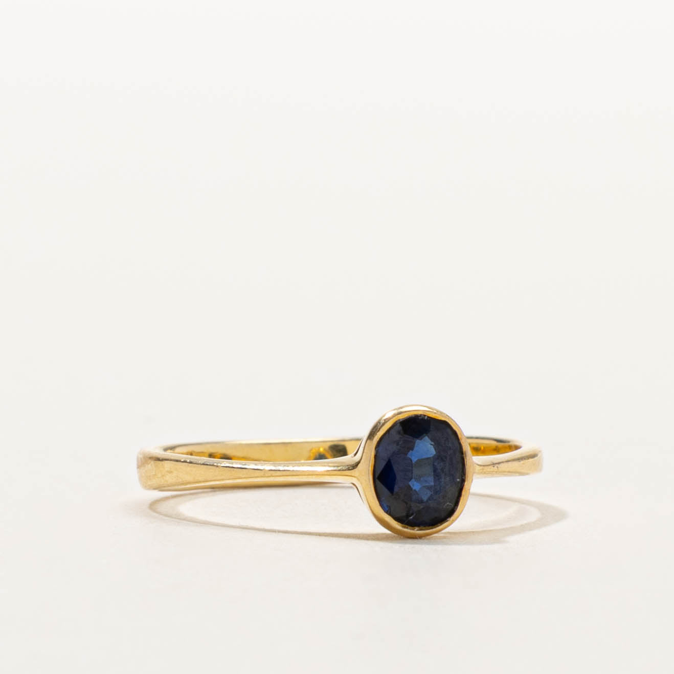 18k Solitaire Bezel Set Sapphire Ring | SZ 5.75
