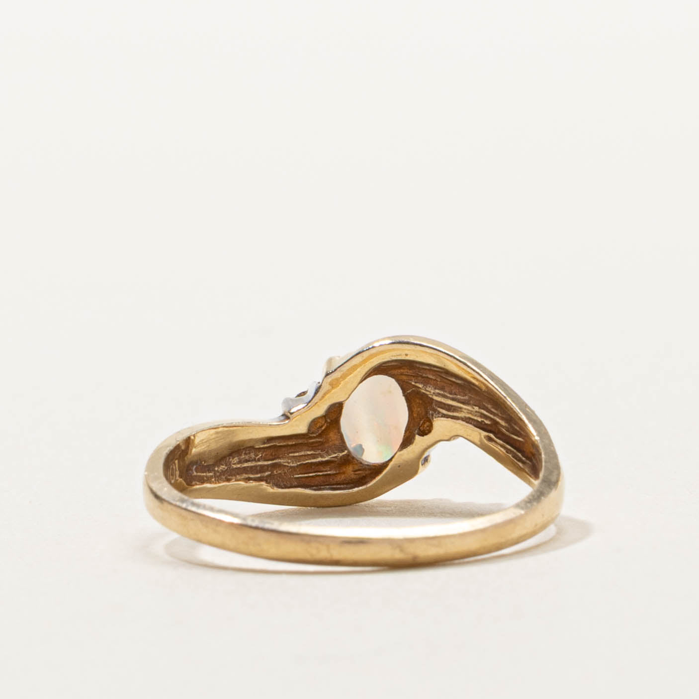 10k Opal & Diamond Grooved Wave Ring | SZ 6.5