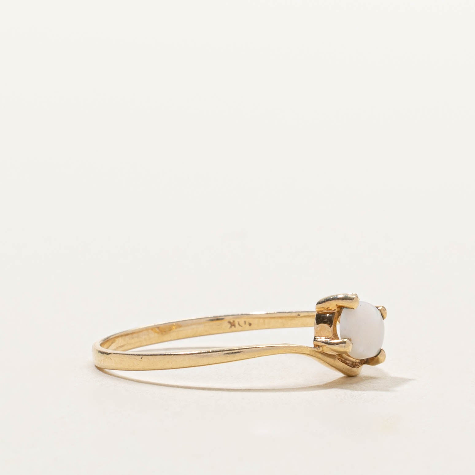 10k Solitaire Opal Sweeping Ring | SZ 6.75