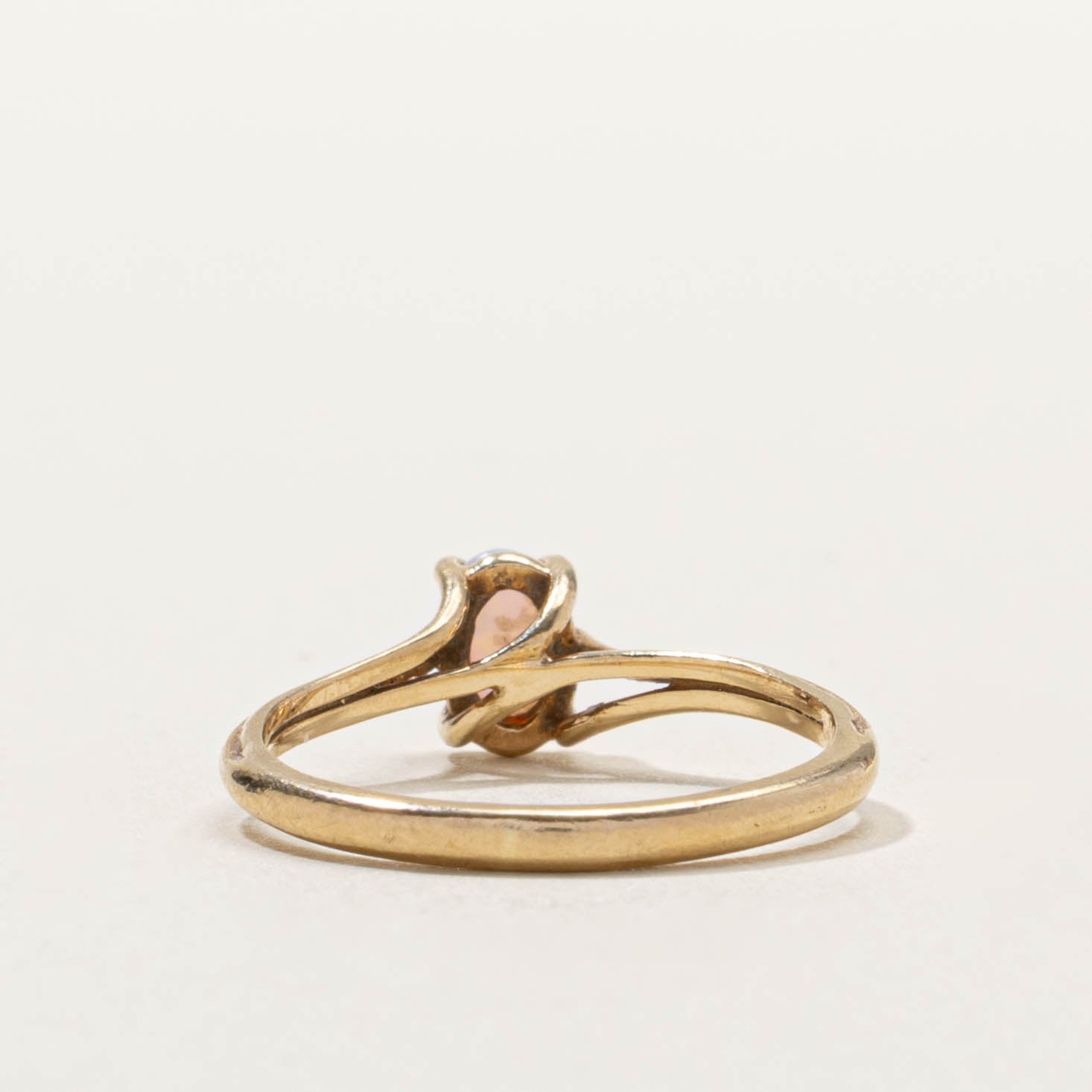 10k Opal Grooved Split Shank Ring | SZ 5.75