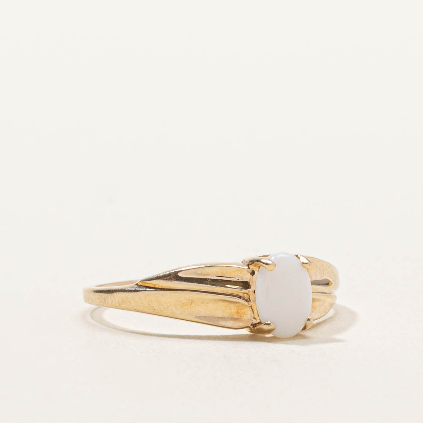10k Solitaire Opal Grooved Ring | SZ 6.75