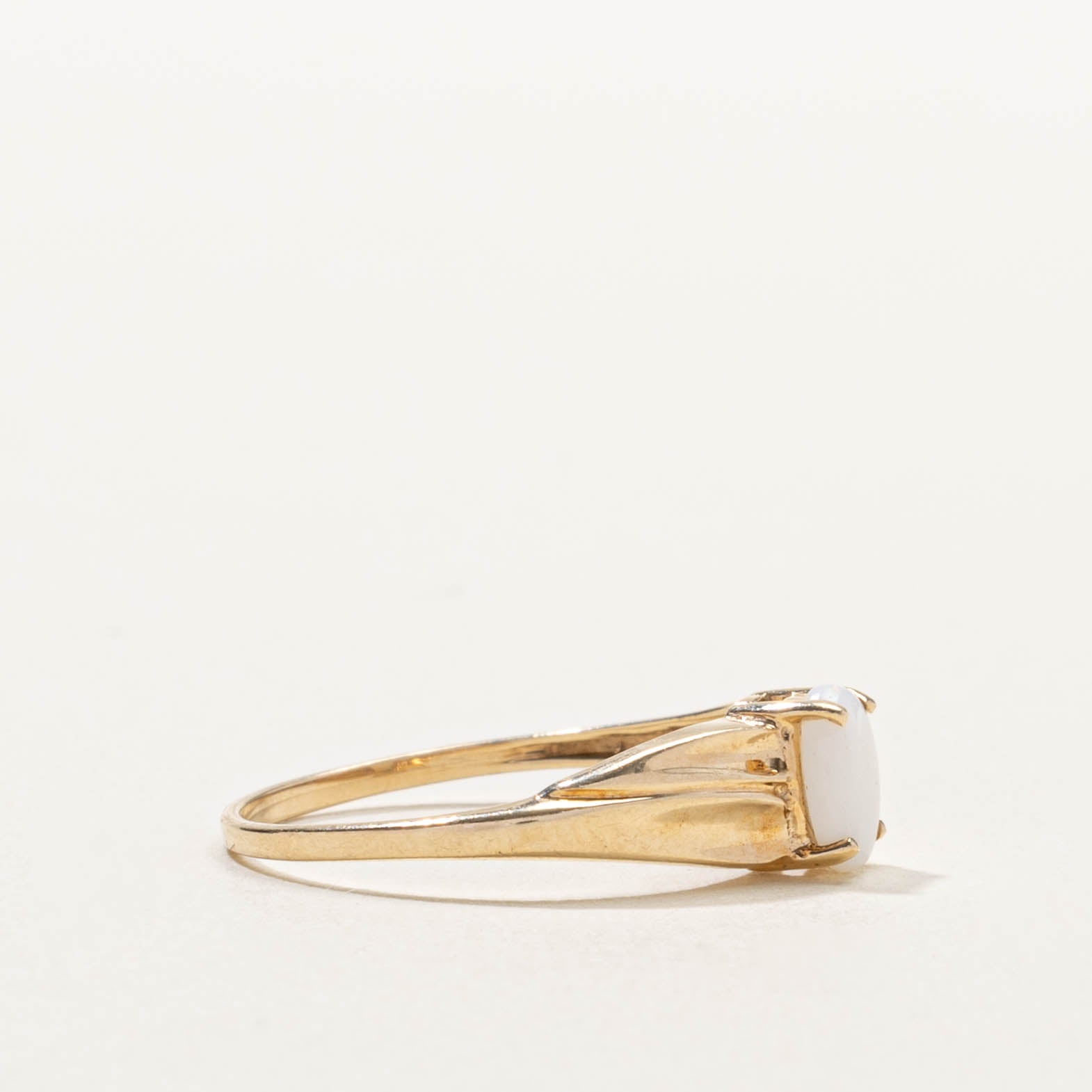 10k Solitaire Opal Grooved Ring | SZ 6.75