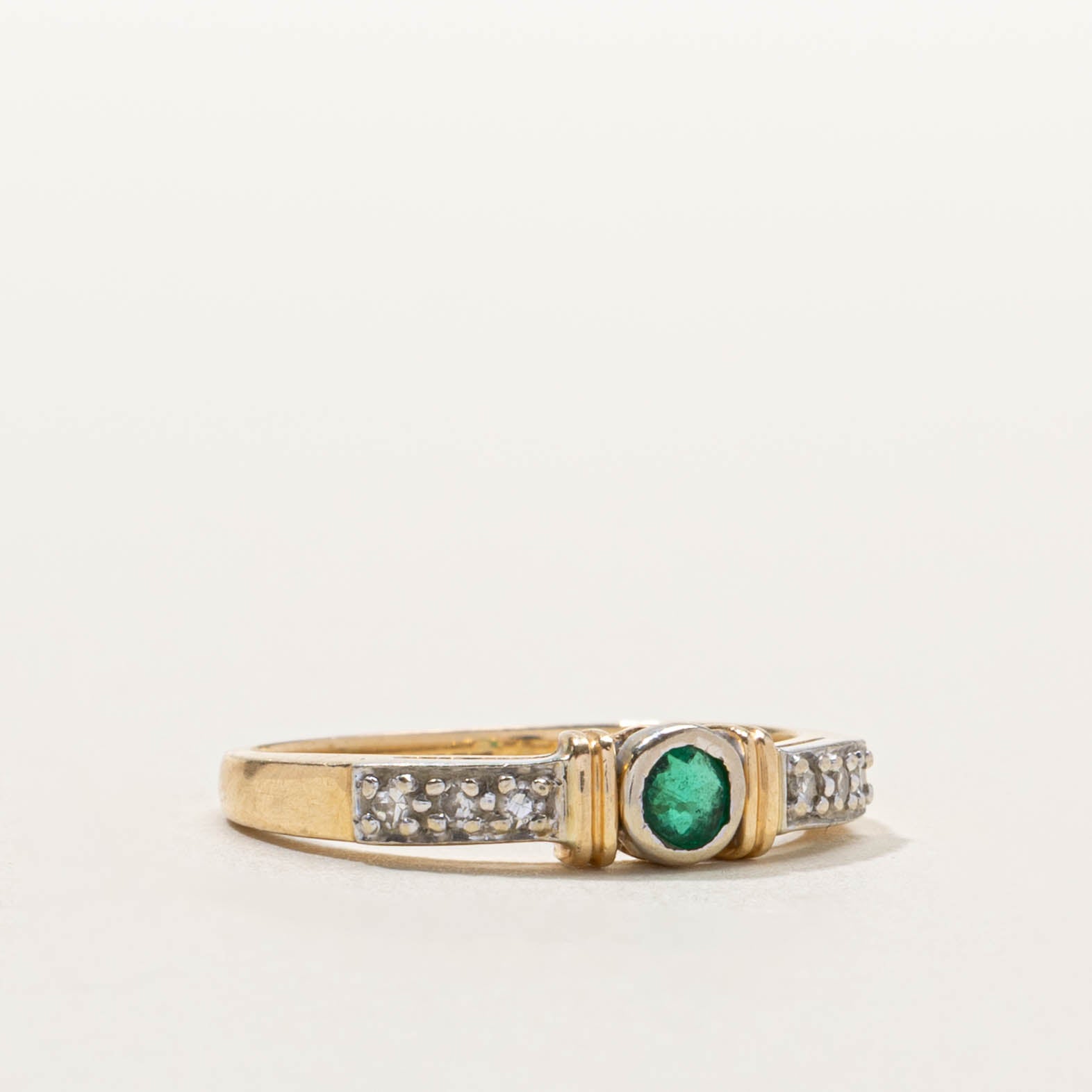 Canadian Bezel Set Emerald & Diamond Grooved Ring | SZ 5.75