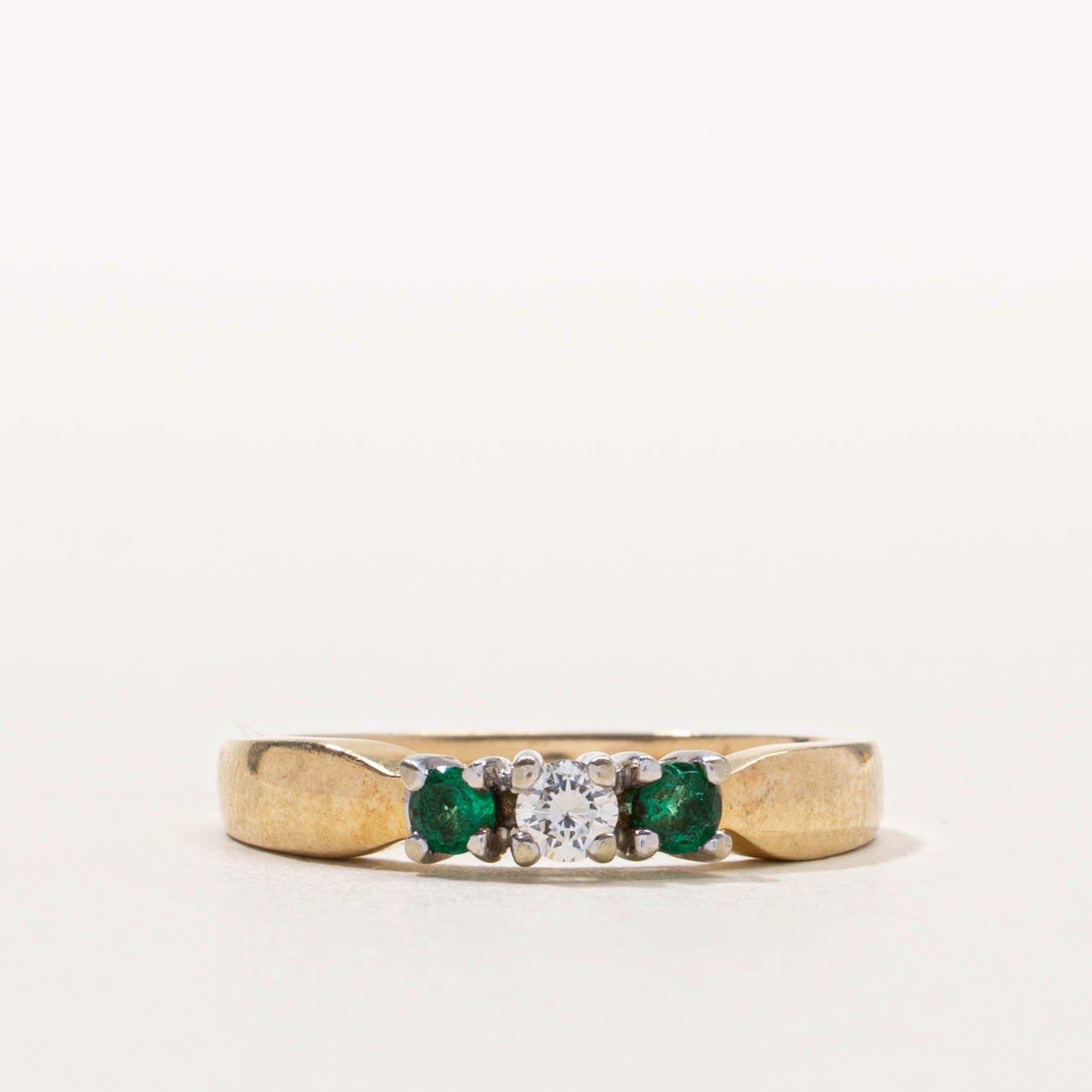 14k Three Stone Emerald & Diamond Reverse Tapered Ring | SZ 6.25