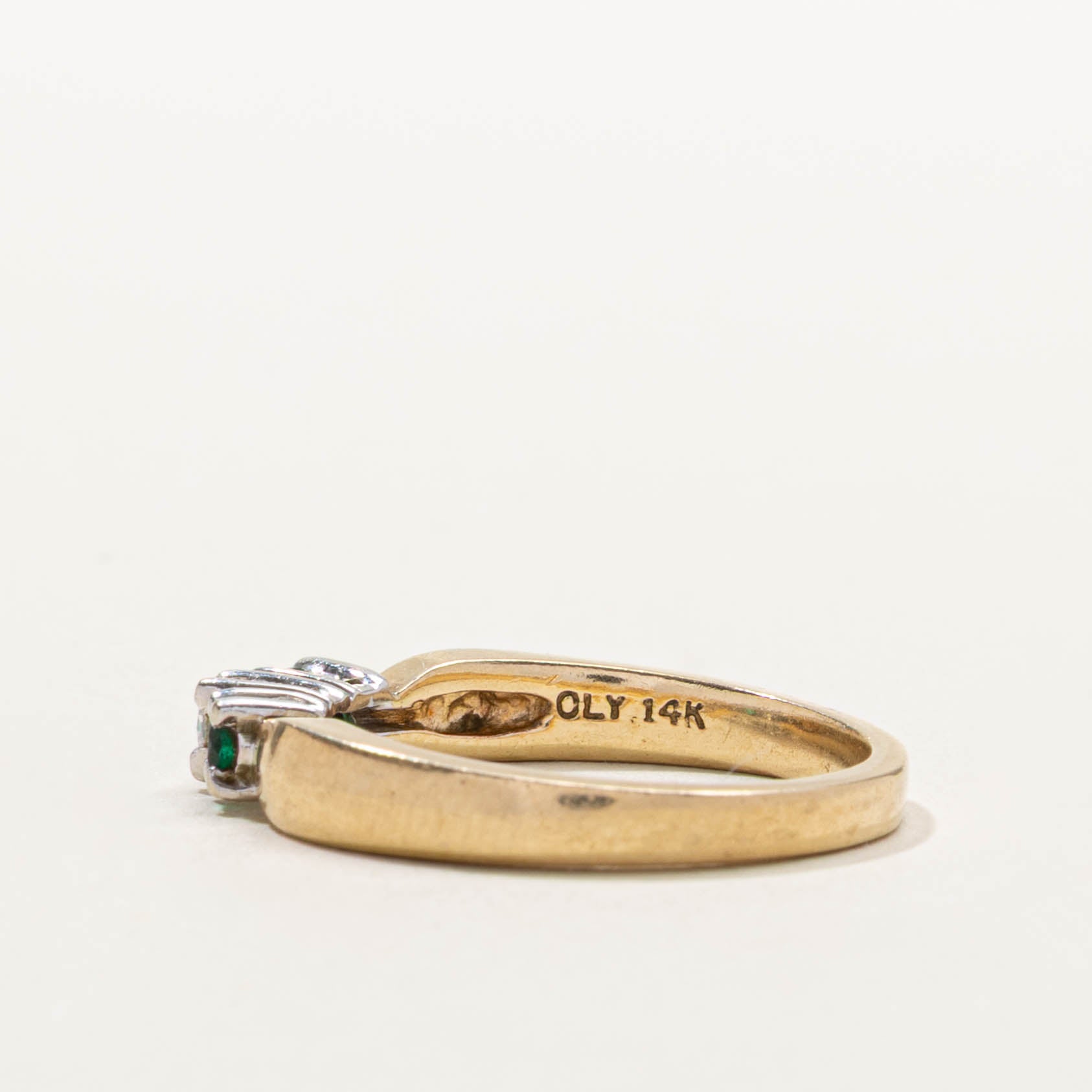 14k Three Stone Emerald & Diamond Reverse Tapered Ring | SZ 6.25