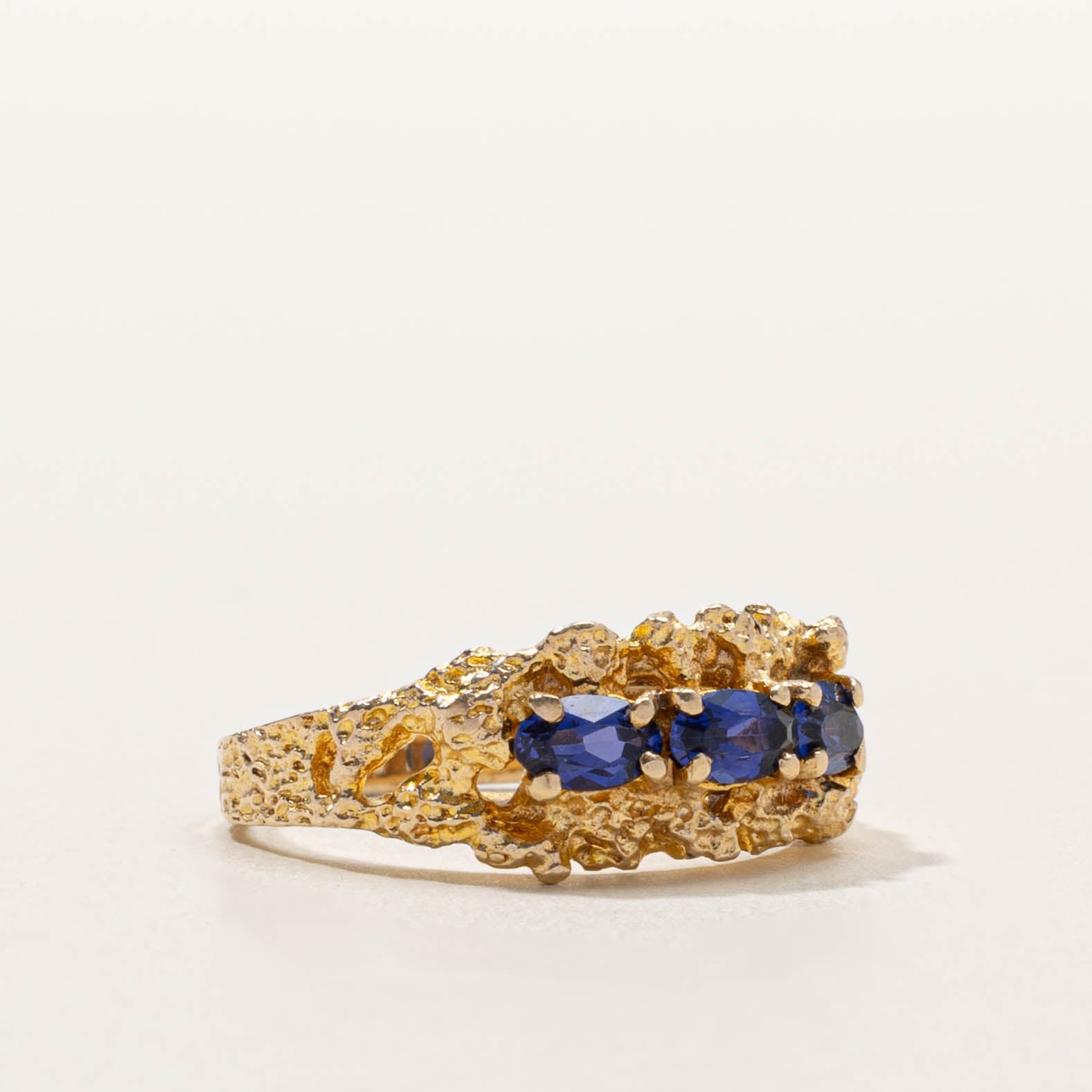 Vintage Canadian Three Stone Synthetic Sapphire Nuggety Ring | SZ 7