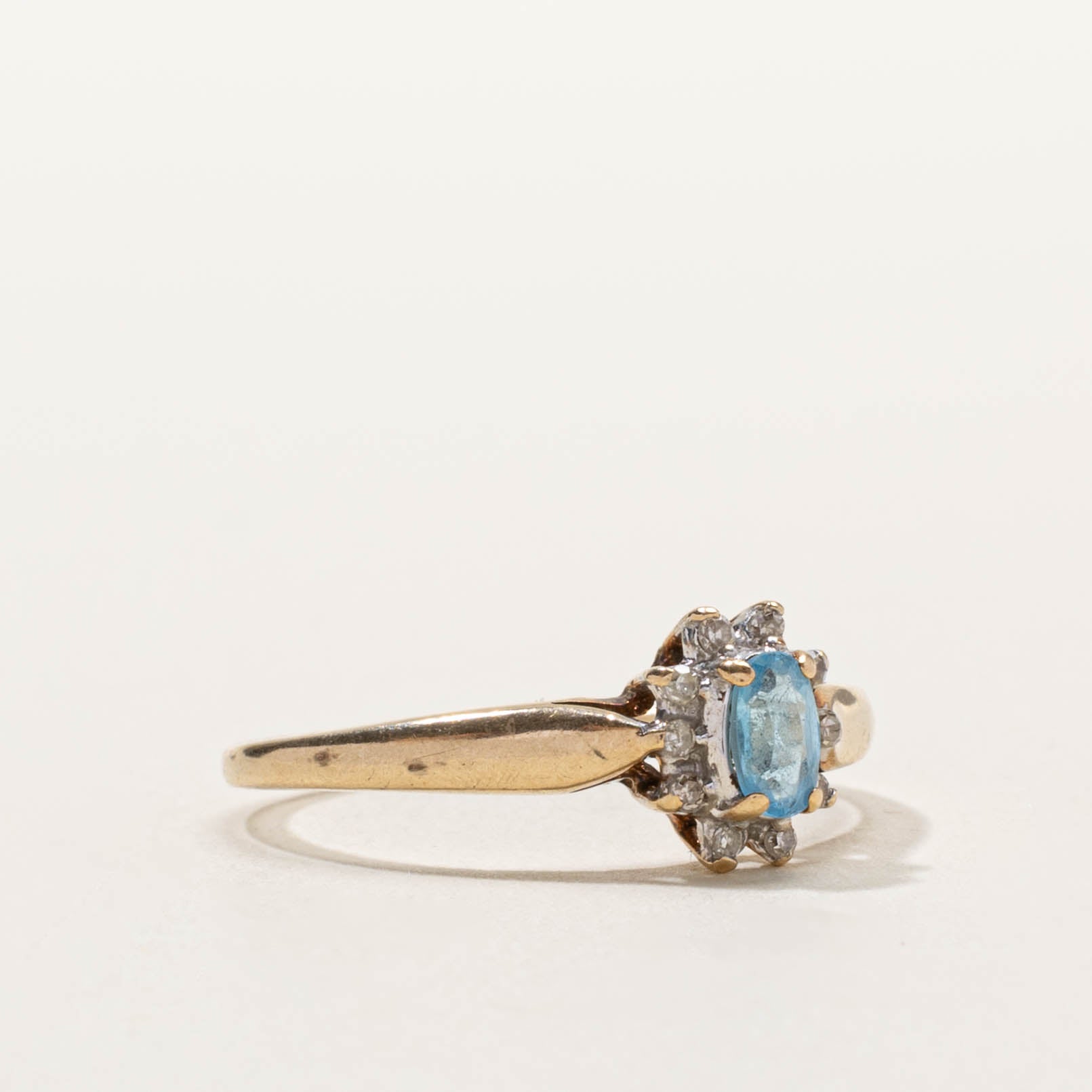 10k Blue Topaz Petal Ring | SZ 8.25
