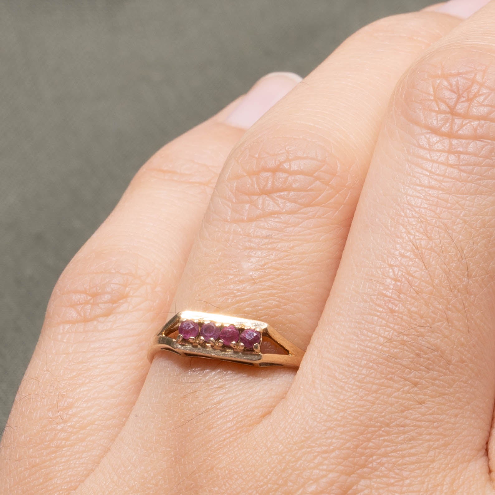 1982 London Four Stone Ruby Split Shank Ring | SZ 6.25
