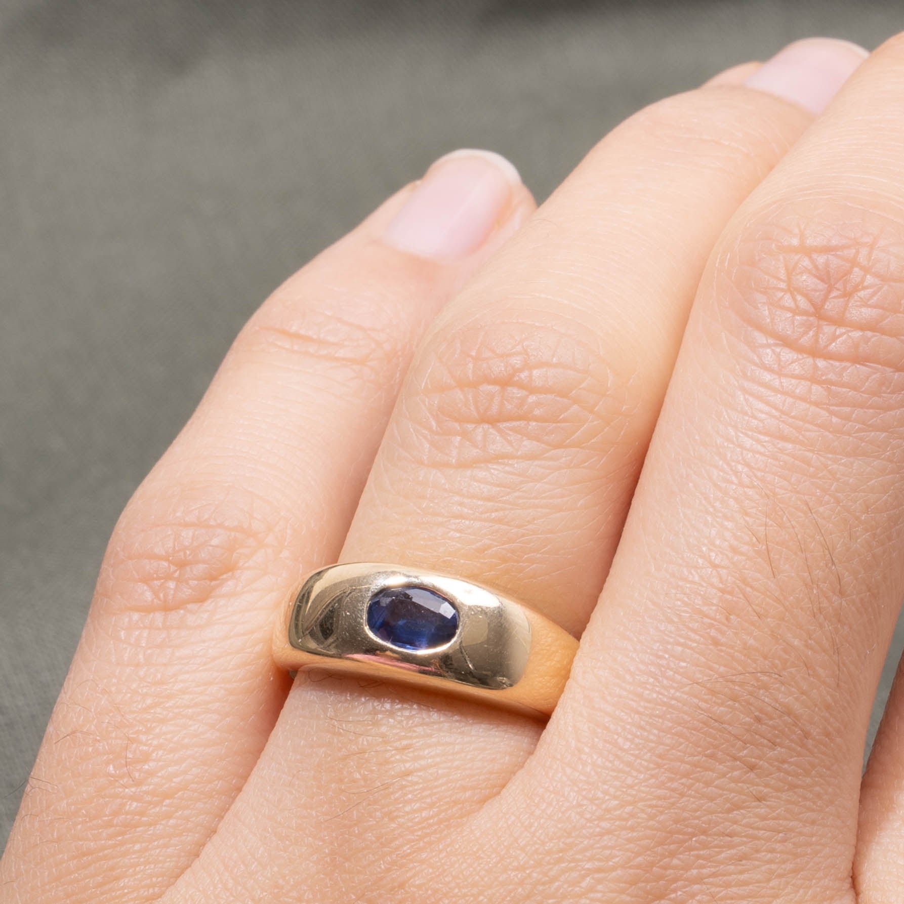14k Flush Set Sapphire Dome Ring | SZ 7