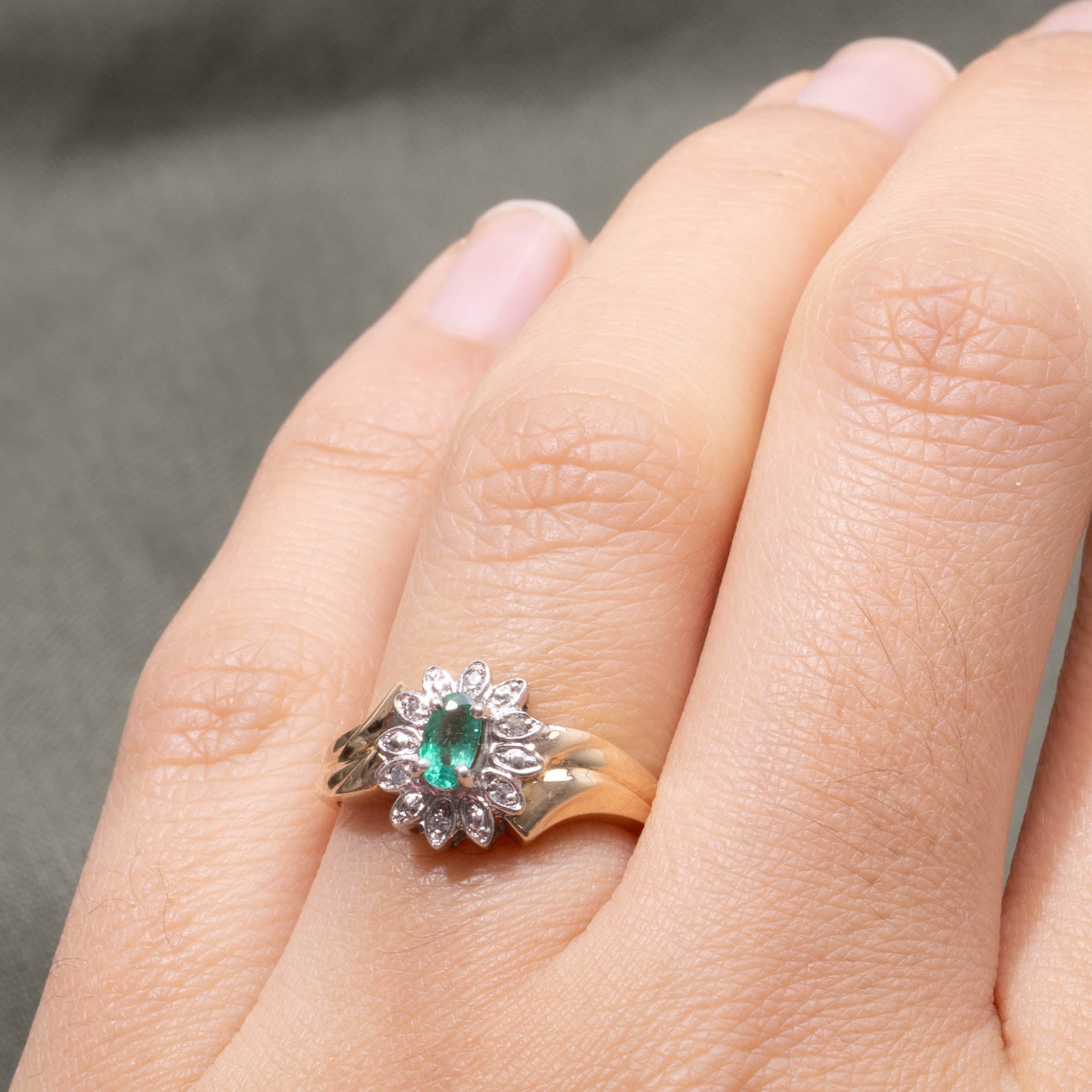 10k Emerald & Diamond Petal Ring | SZ 6.25