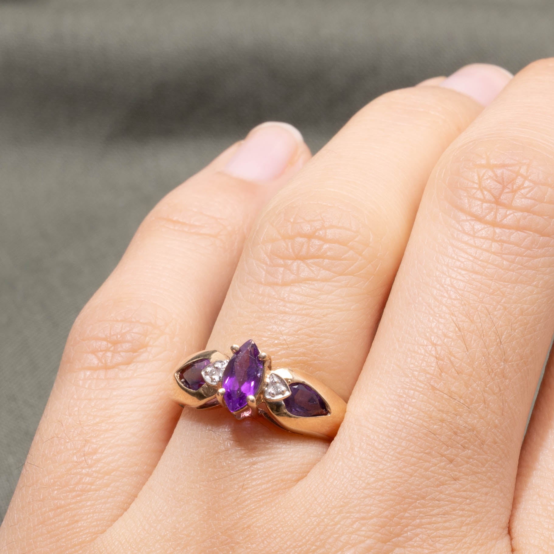 10k Flush Set Amethyst & Diamond Tapered Ring | SZ 6