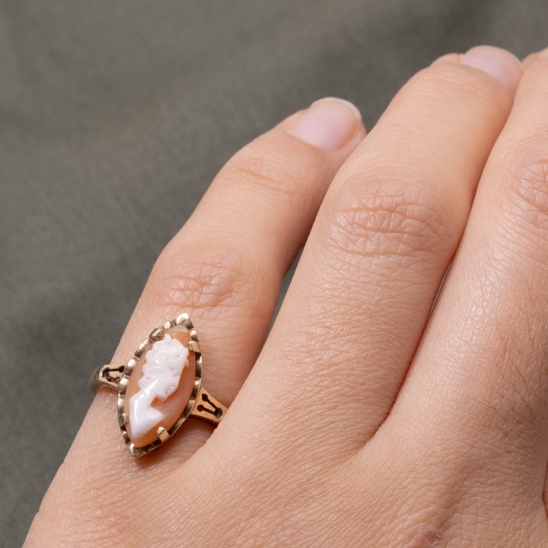 10k Marquise Cabochon Shell Cameo Ring | 2.00ct | SZ 4.75