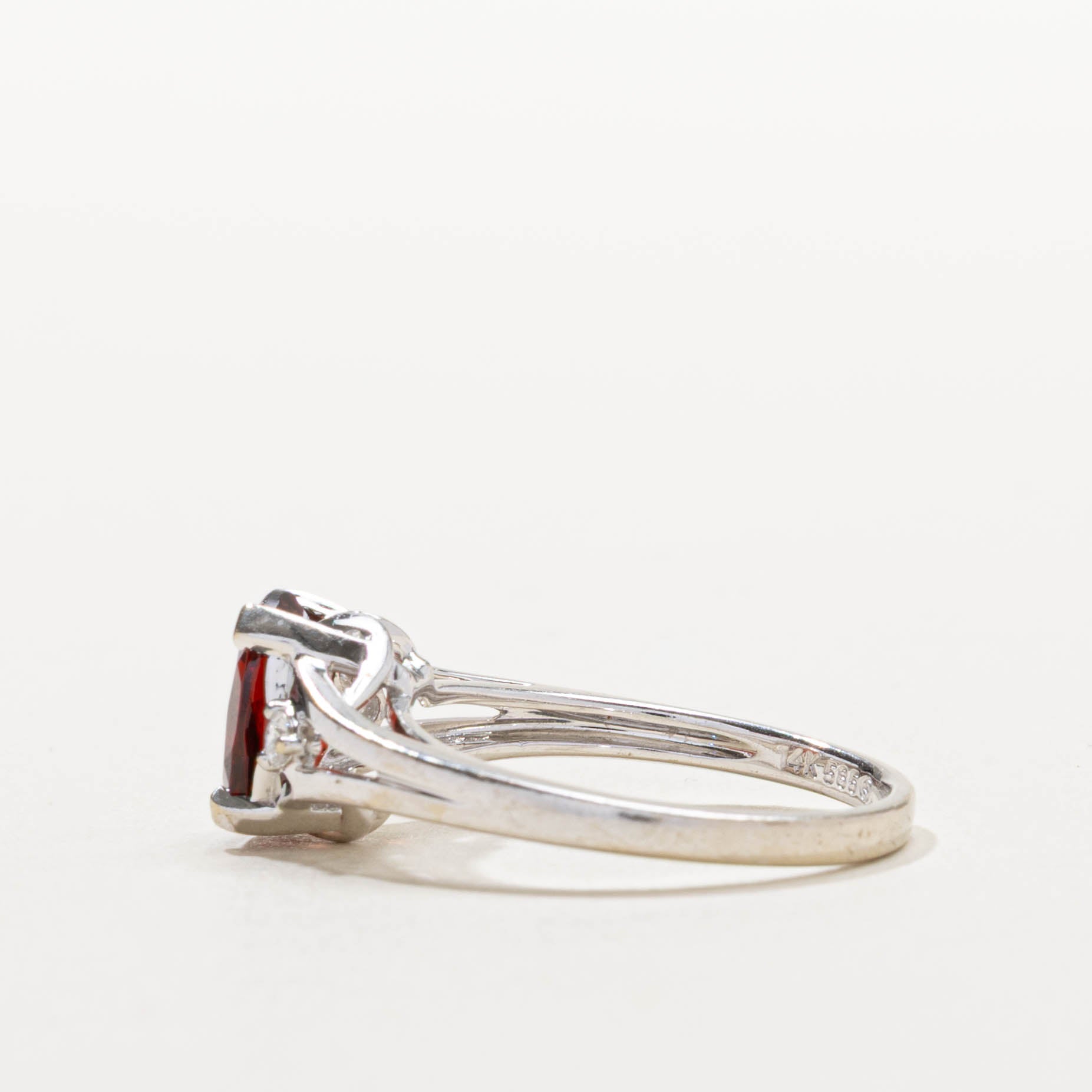 14k Oval Cut Garnet & Diamond Accented Ring | 1.50ct, 0.06ctw | SZ 7