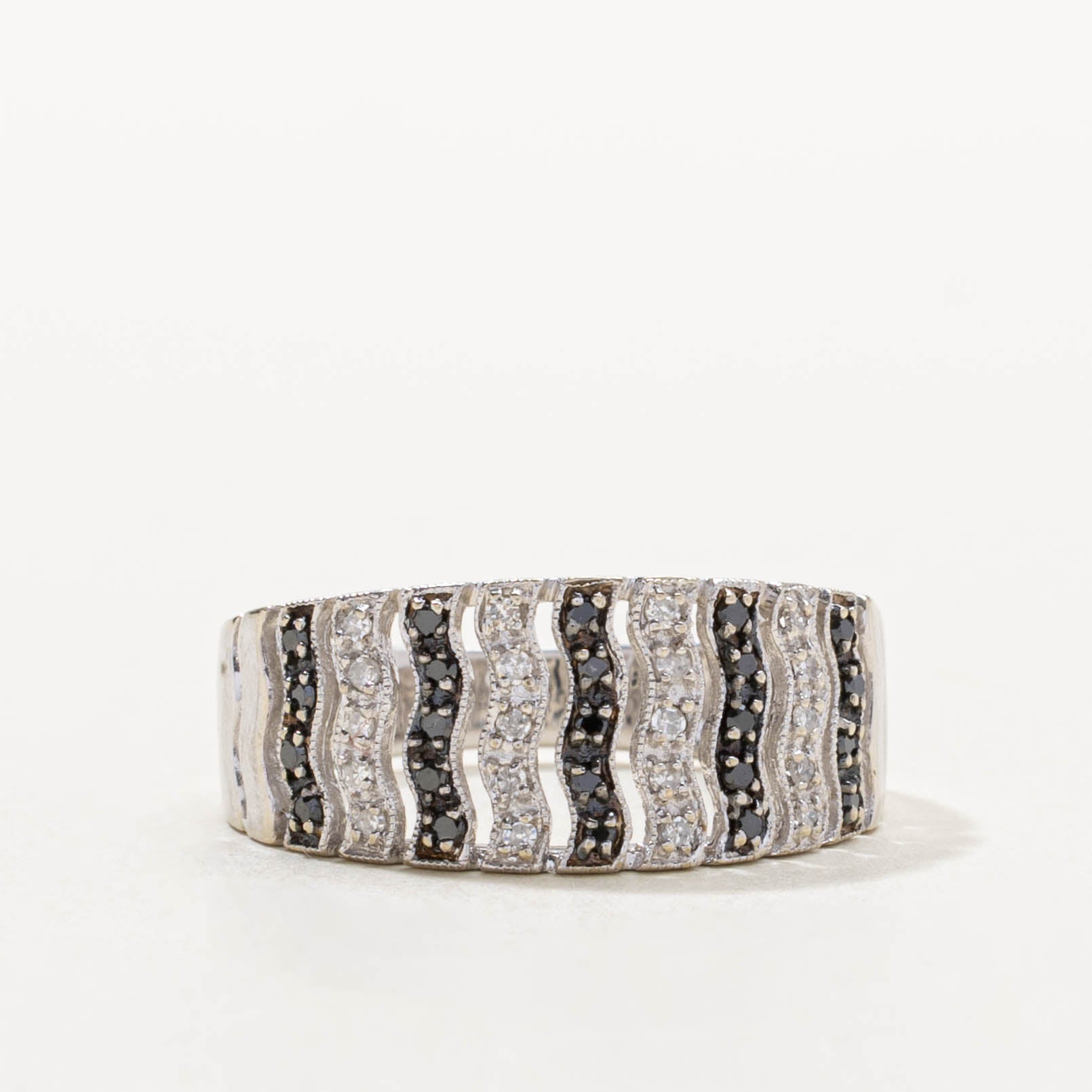 10k Wavy Multi Row Black & White Diamond Band | 0.22ctw | SZ 7