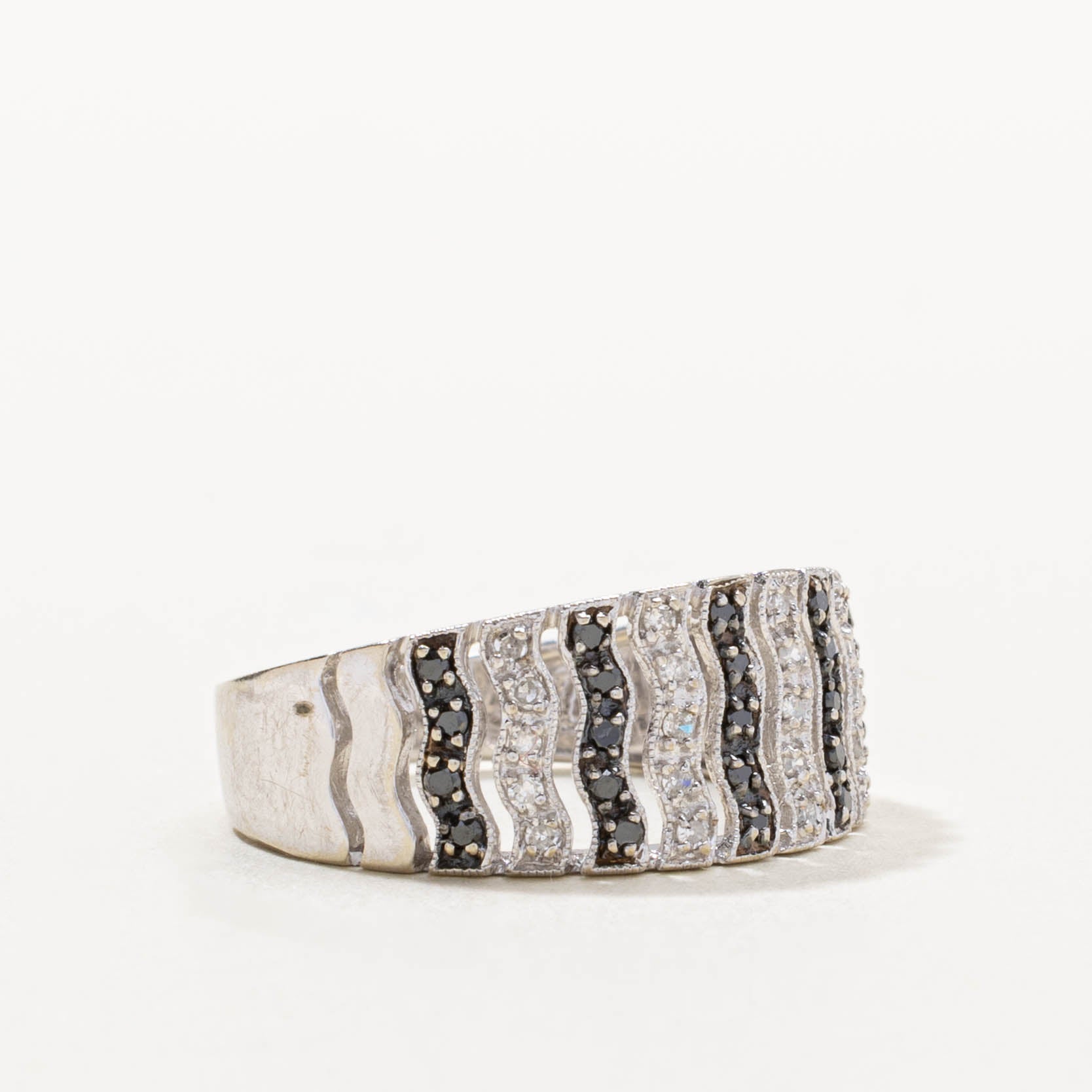 10k Wavy Multi Row Black & White Diamond Band | 0.22ctw | SZ 7