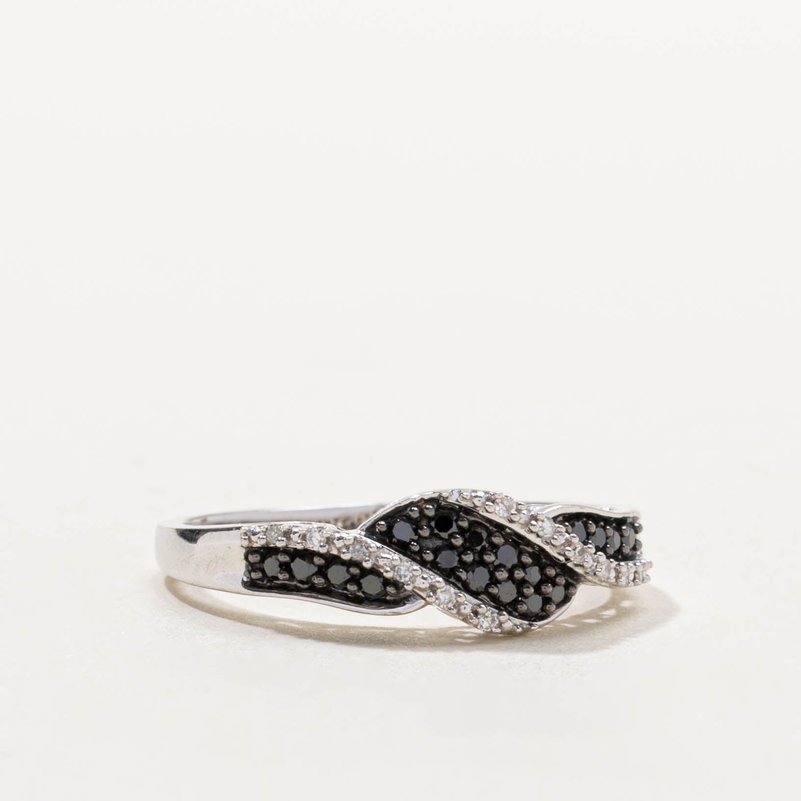 14k Black & White Diamond Twisted Ring | 0.22ctw | SZ 6.25
