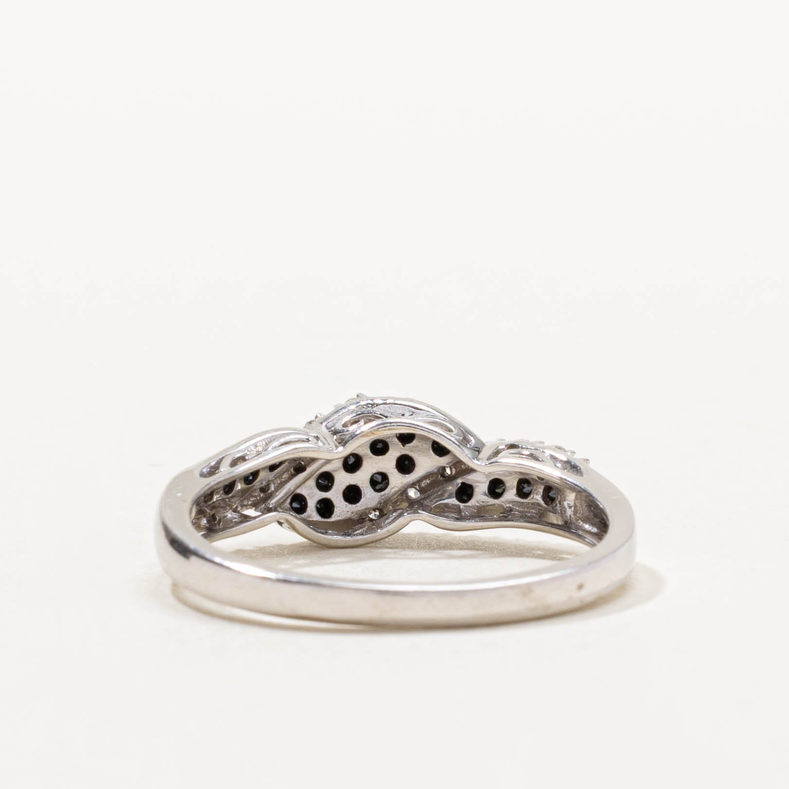 14k Black & White Diamond Twisted Ring | 0.22ctw | SZ 6.25