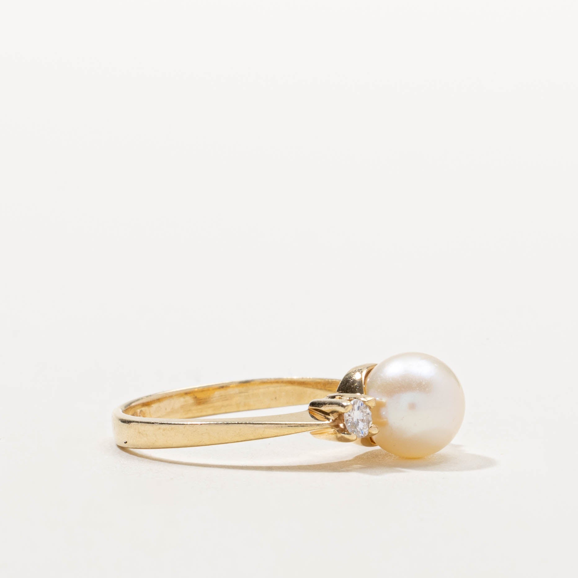 14k Pearl & Diamond Accented Ring | 0.14ctw | SZ 6.75