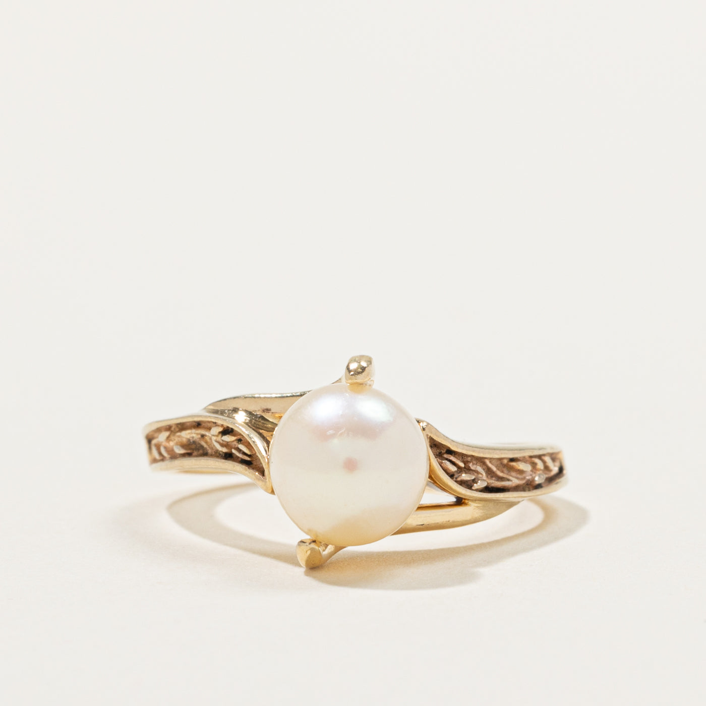 14k Solitaire Cultured Pearl Scrollwork & Engraved Bypass Ring | SZ 6.25