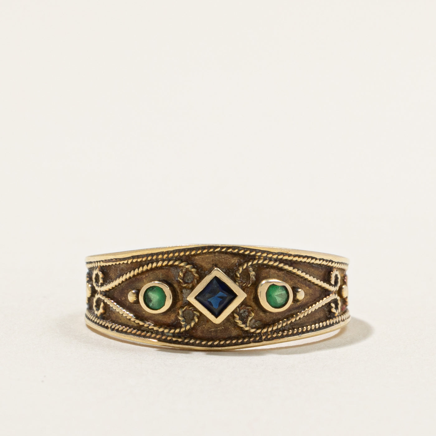 Three Stone Textured Scrollwork Tapered Band | 0.30ctw | SZ 9