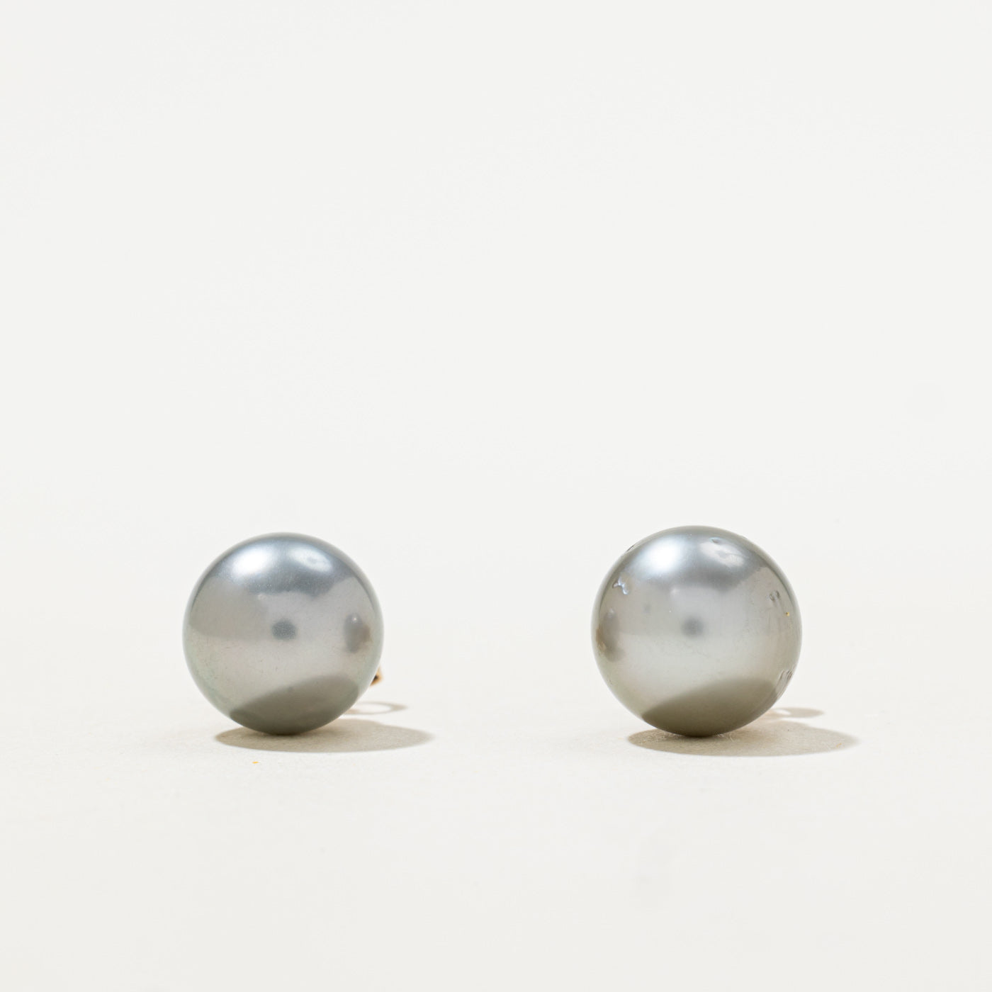 14k Grey Pearl Studs